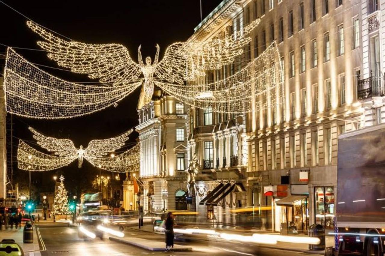 Christmas Lights Singalong Bus Tour with Festive Treats