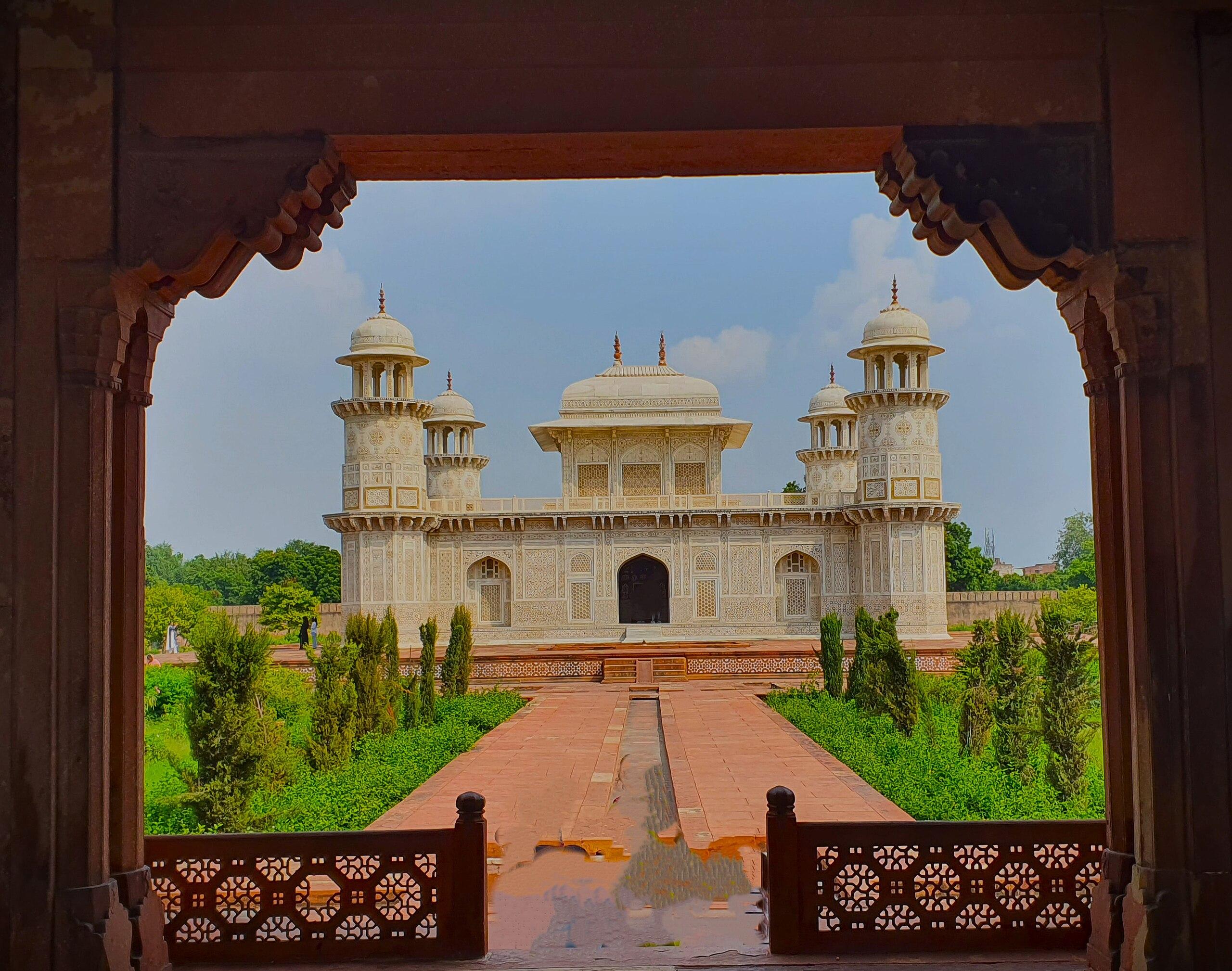 Delhi to Taj Mahal Sunrise, Agra Fort & Baby Taj Private Day Tour