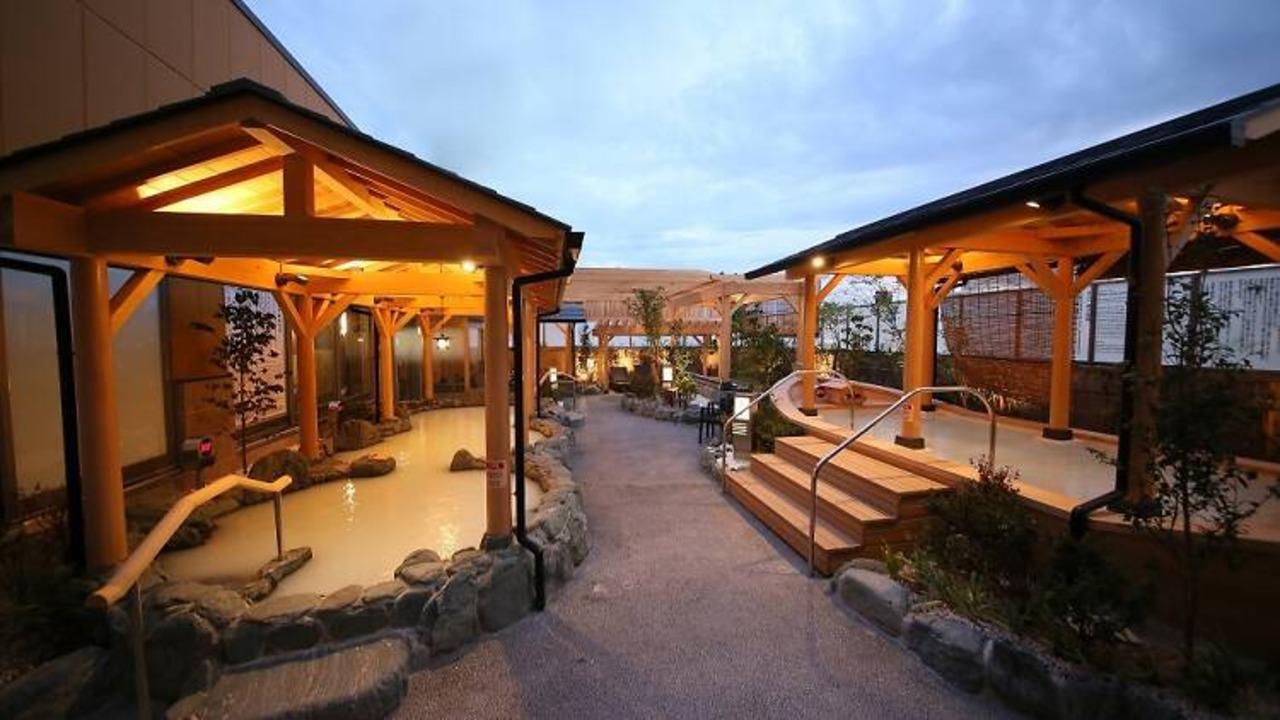 Tokyo: Mt Takao Tour with Ramen and Tattoo-Okay Hot Spring — Japanese onsen experience photo 2
