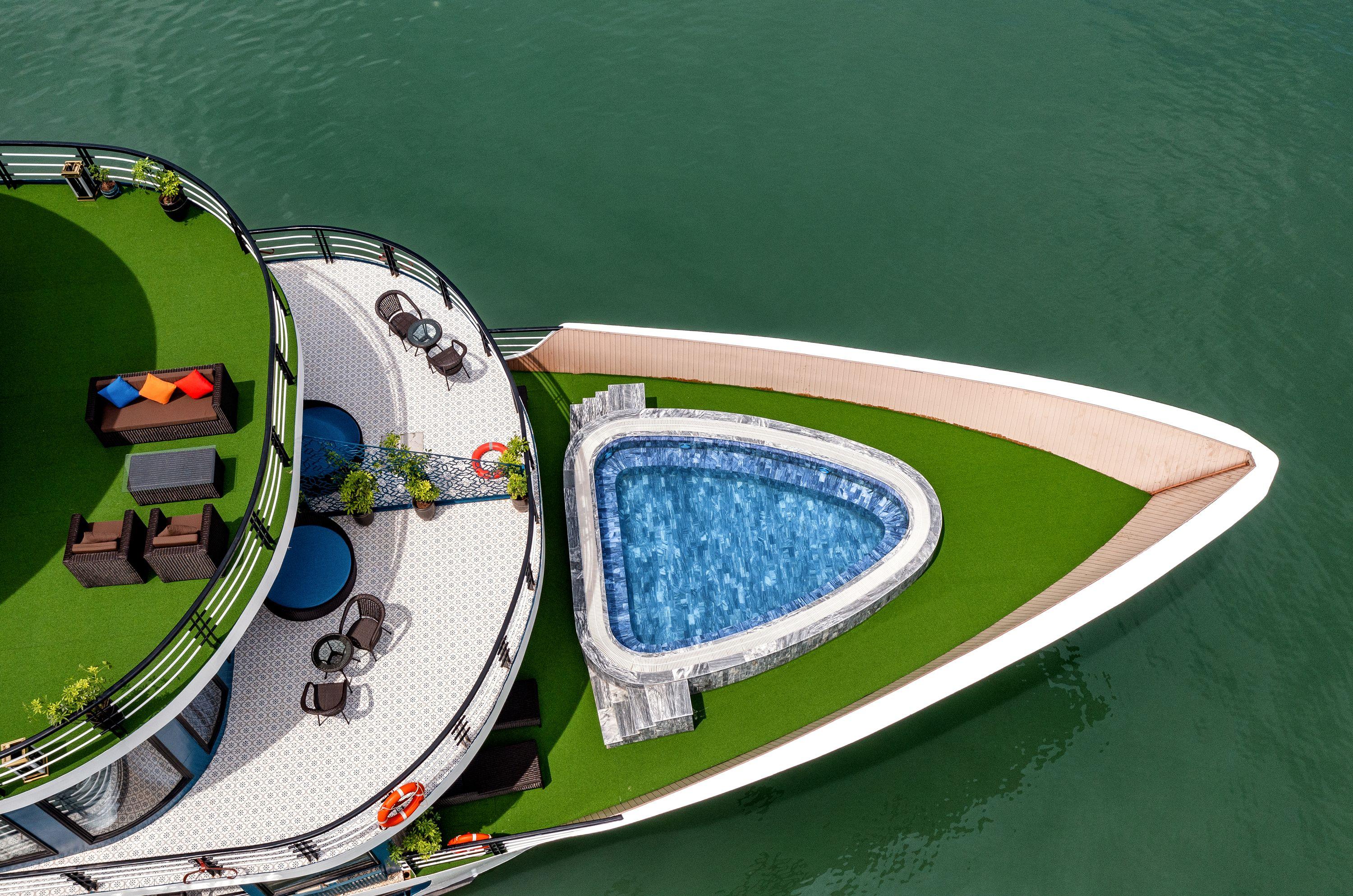 Hanoi: 2-Day Lan Ha & Halong Bay 5-Star Cruise with Private Balcony