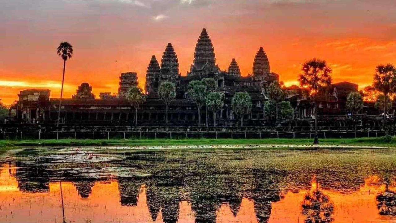 Siem Reap: Angkor Wat Sunrise & Multi-Temple Small Group Tour