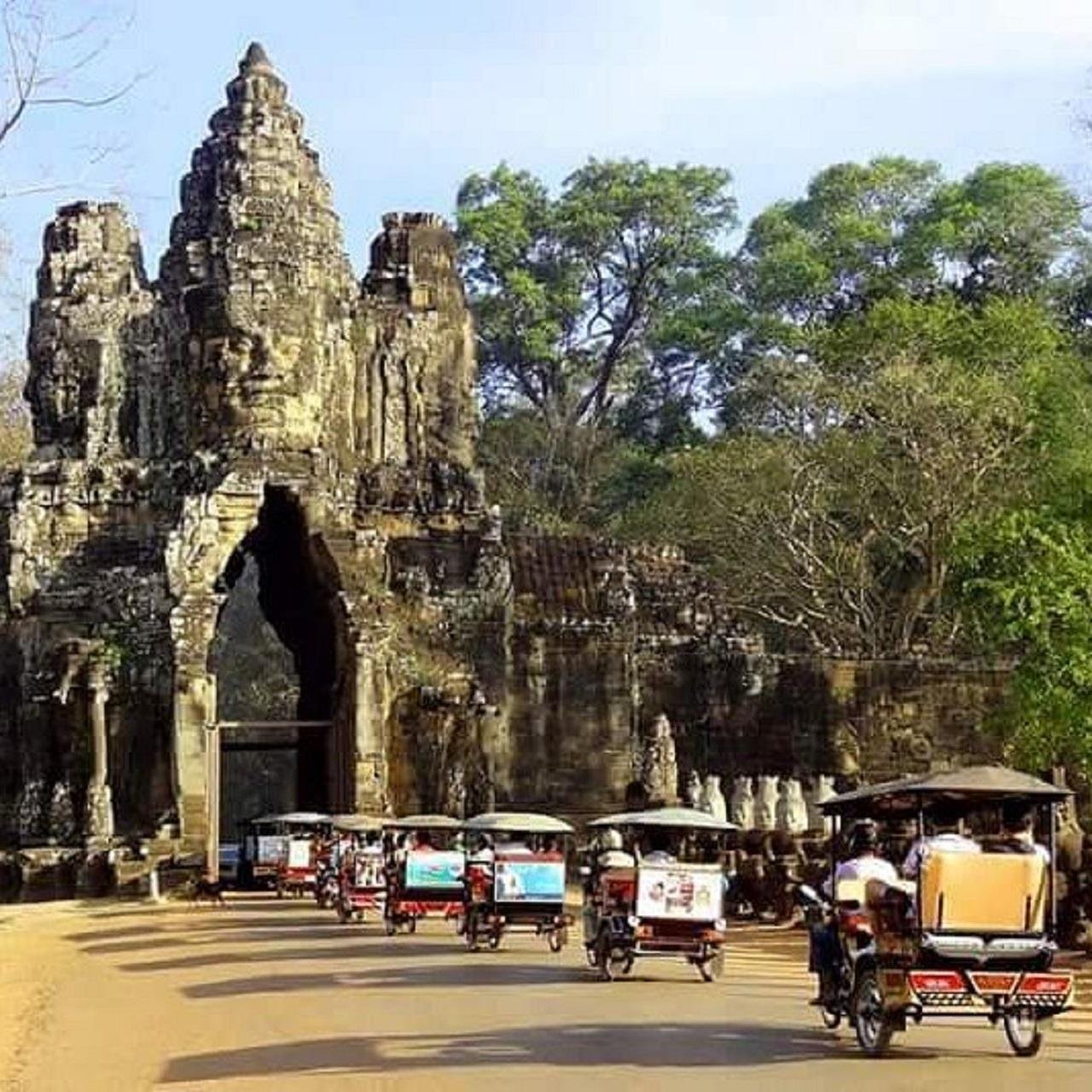 Siem Reap: Exclusive Private Angkor Wat Tour (Sunrise or Sunset)