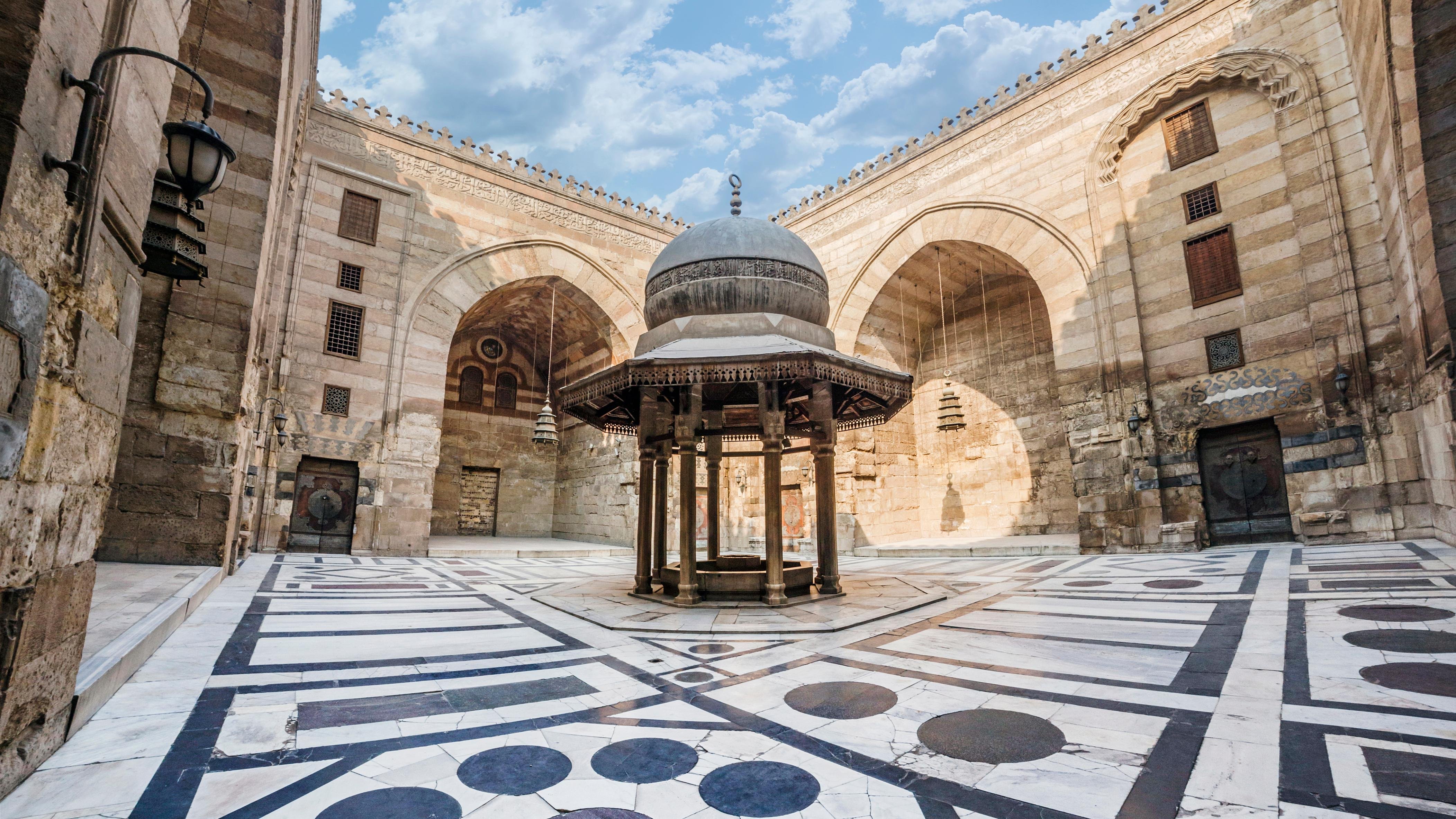 Old Cairo Walking Tour with Street Food & Historic Sites