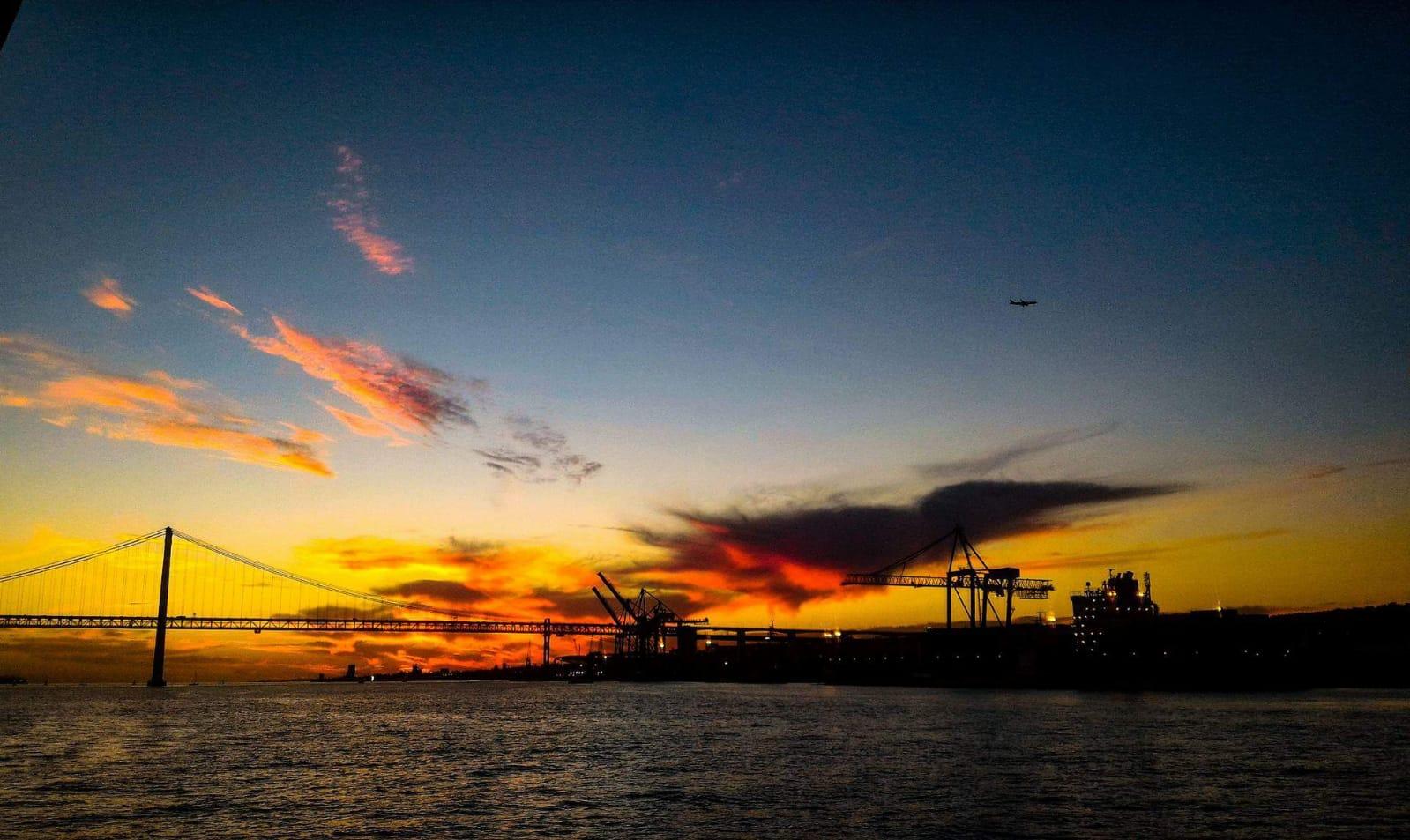 Lisbon Sunset Yacht Cruise with Open Bar