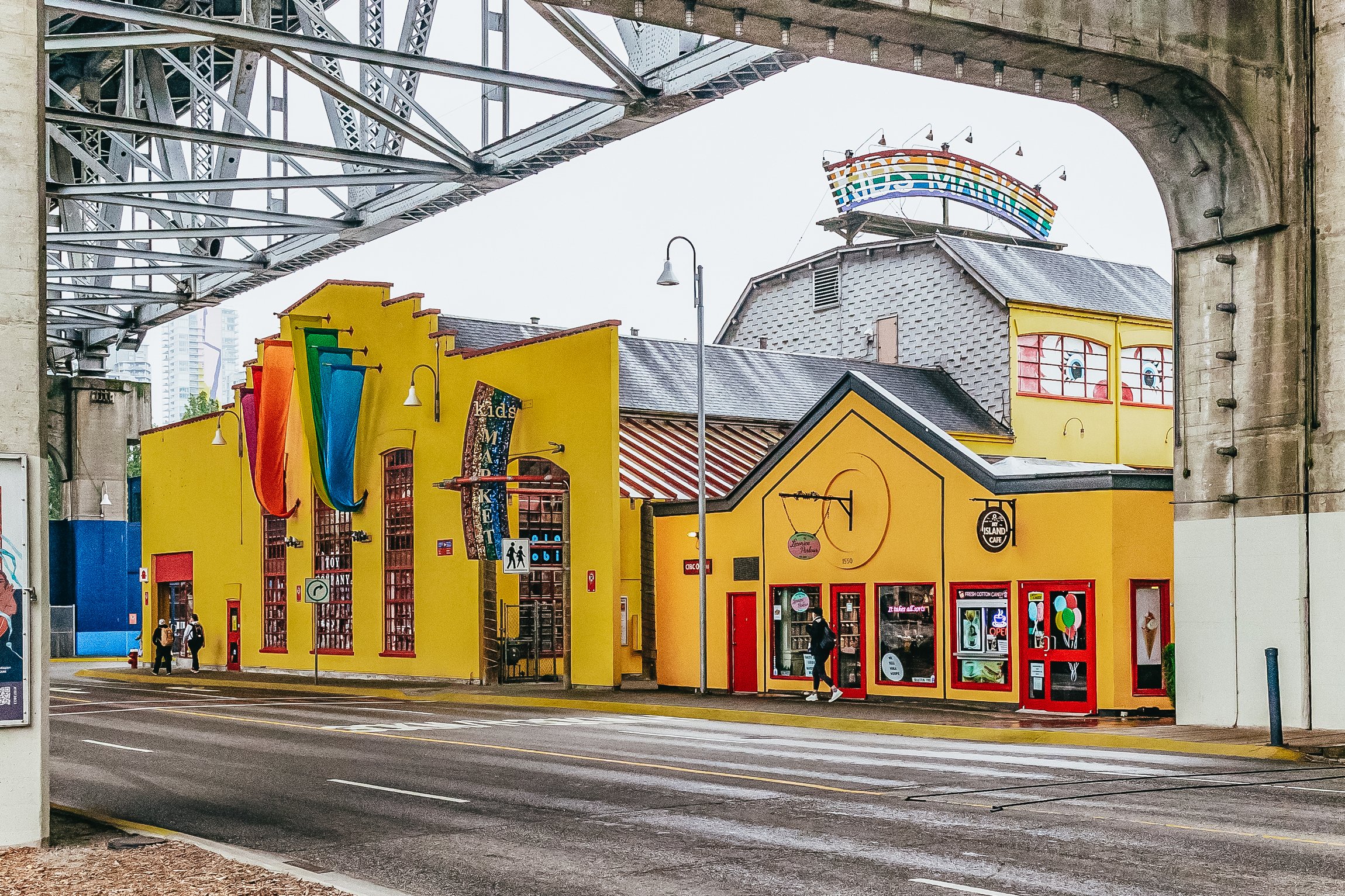 Vancouver Highlights: City Tour, Capilano Bridge & Granville Island