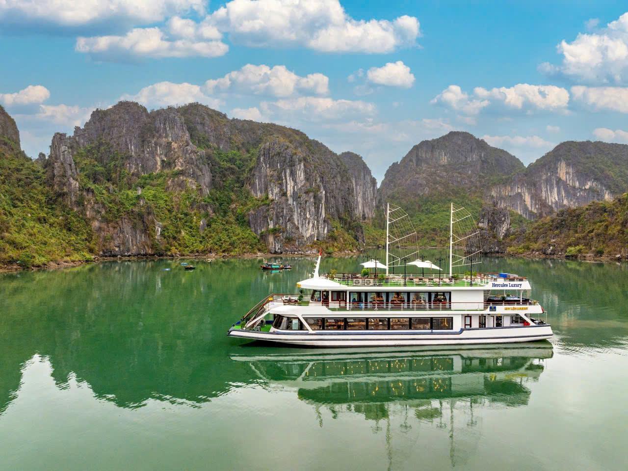 2-Day Hanoi, Ninh Binh & Ha Long Bay Luxury Tour