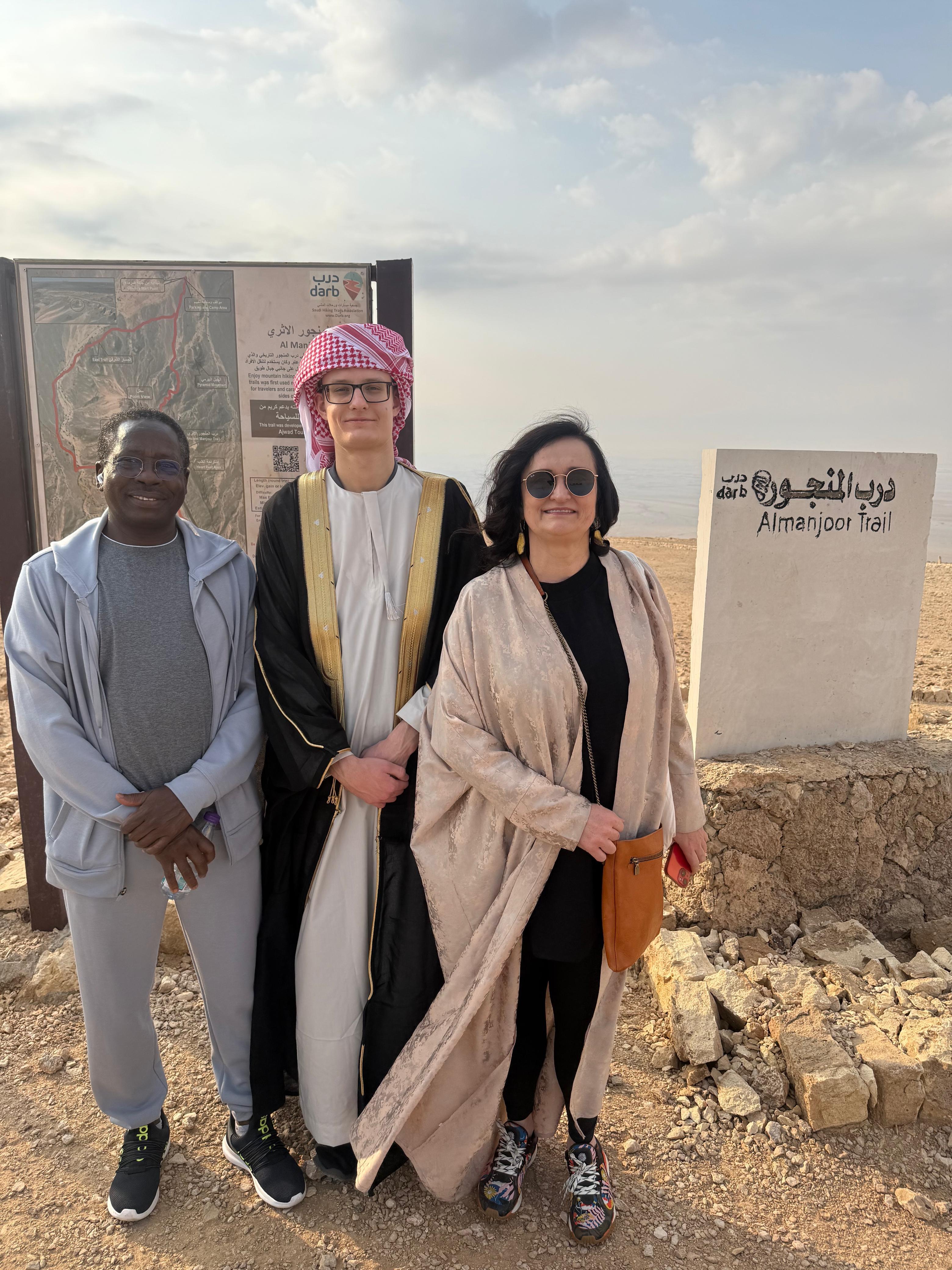 Riyadh VIP Private Tour: Edge of the World & Darb Al-Manjoor