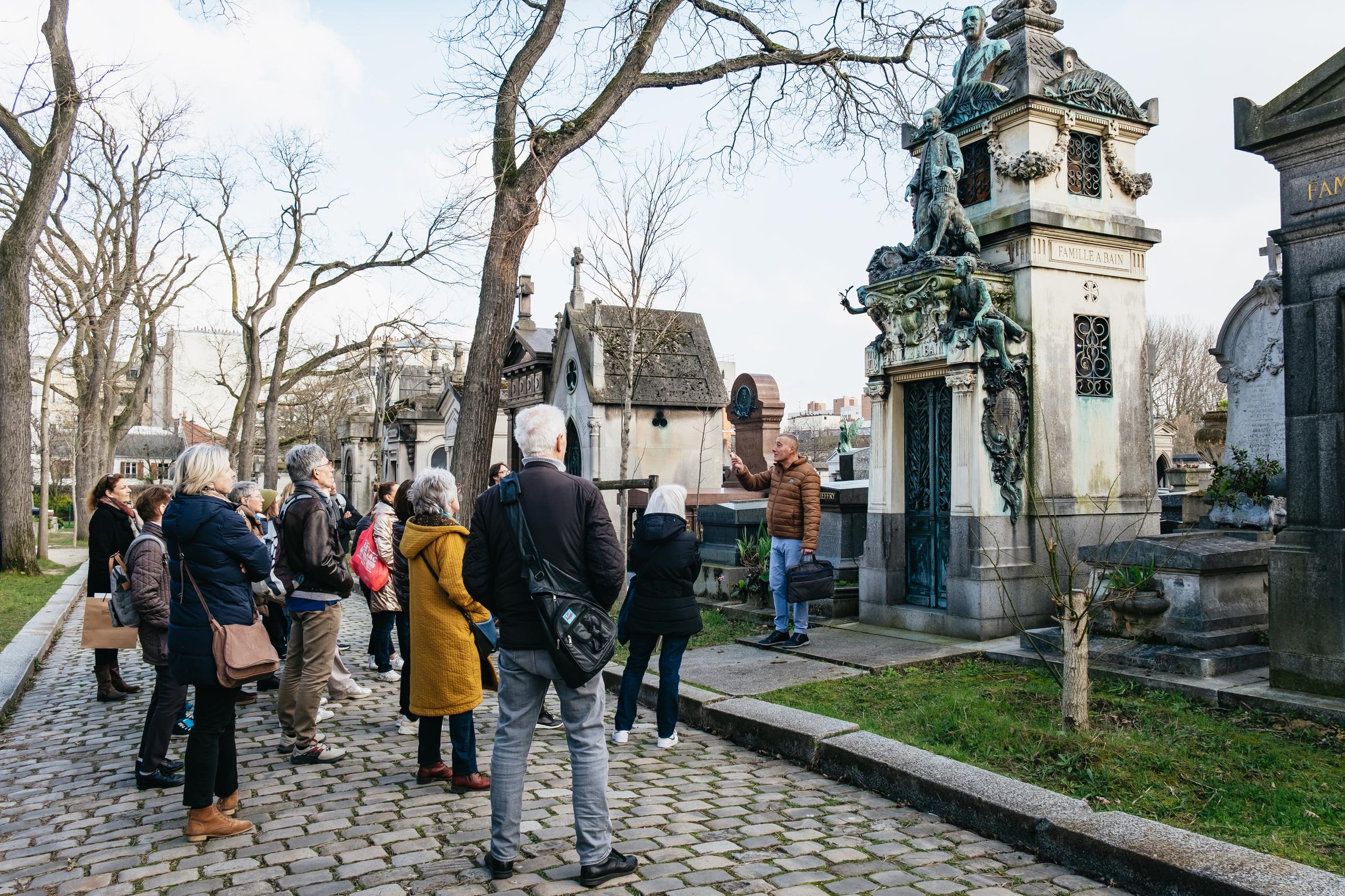 Paris: Pere Lachaise Cemetery Guided Tour