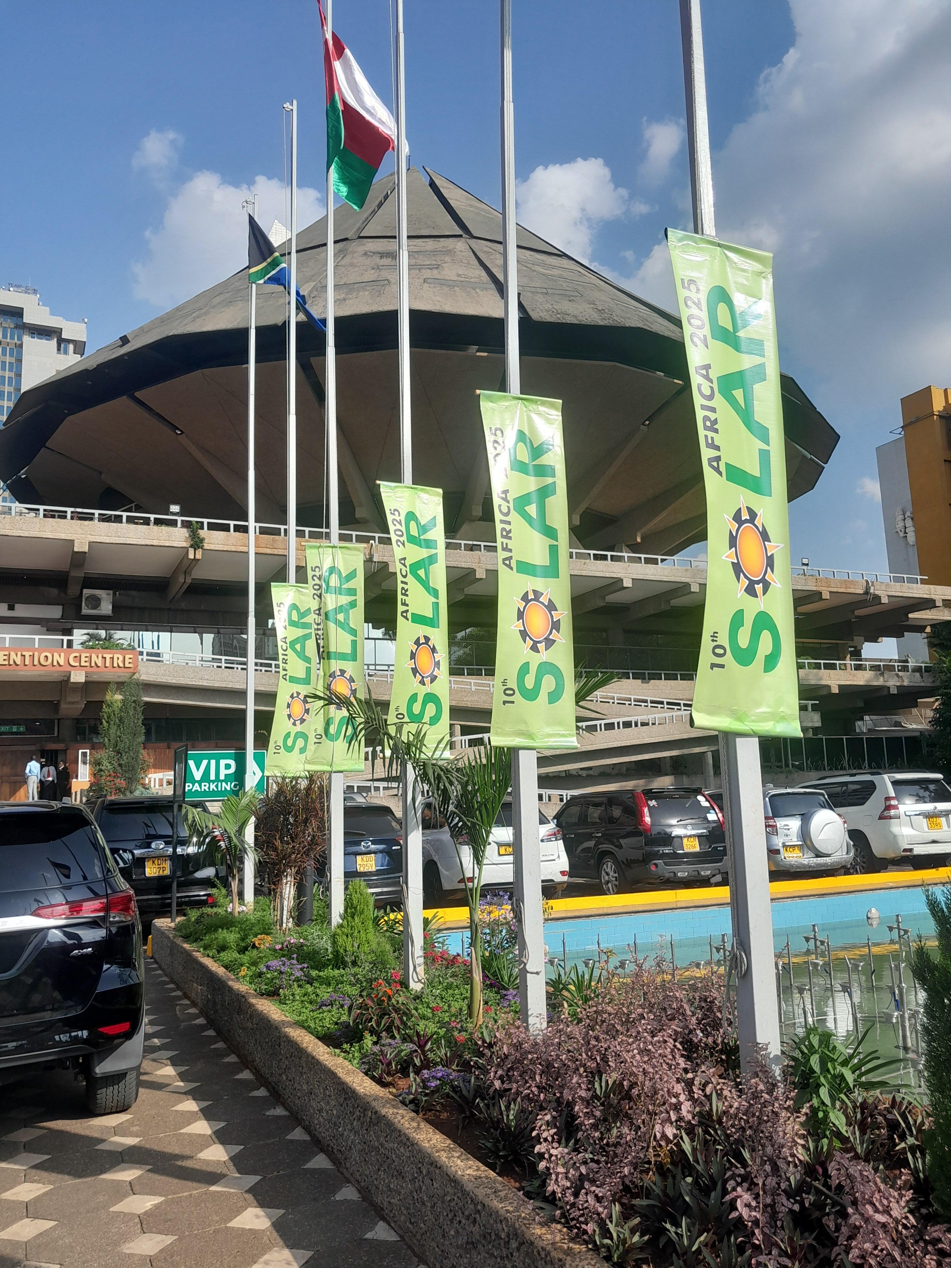 Nairobi Hidden Gems: Walking Tour of History & Local Markets