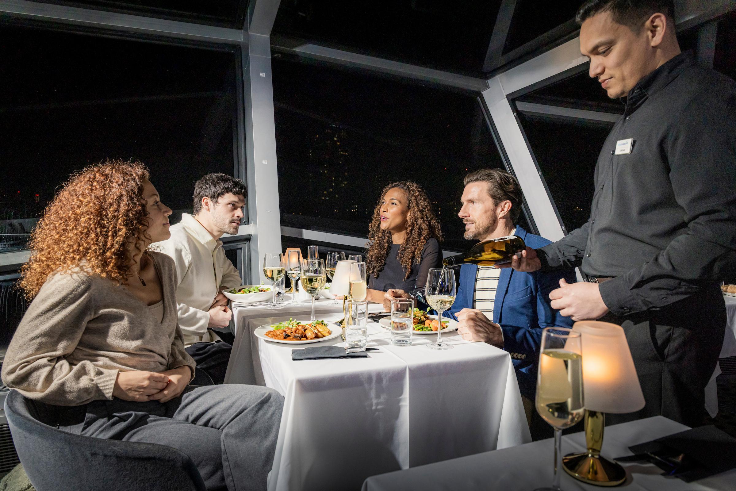 Thames dinner cruise in London — image 2