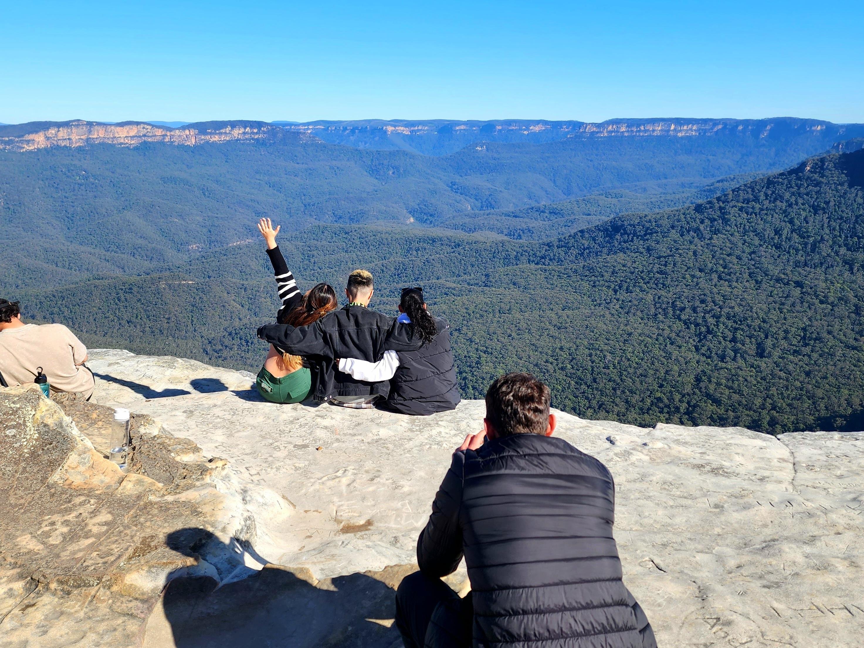 From Sydney: Blue Mountains Tour with Waterfall Walk & Lunch
