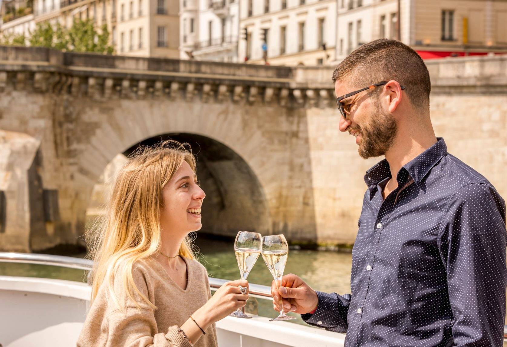Paris: Seine Champagne Tasting Cruise