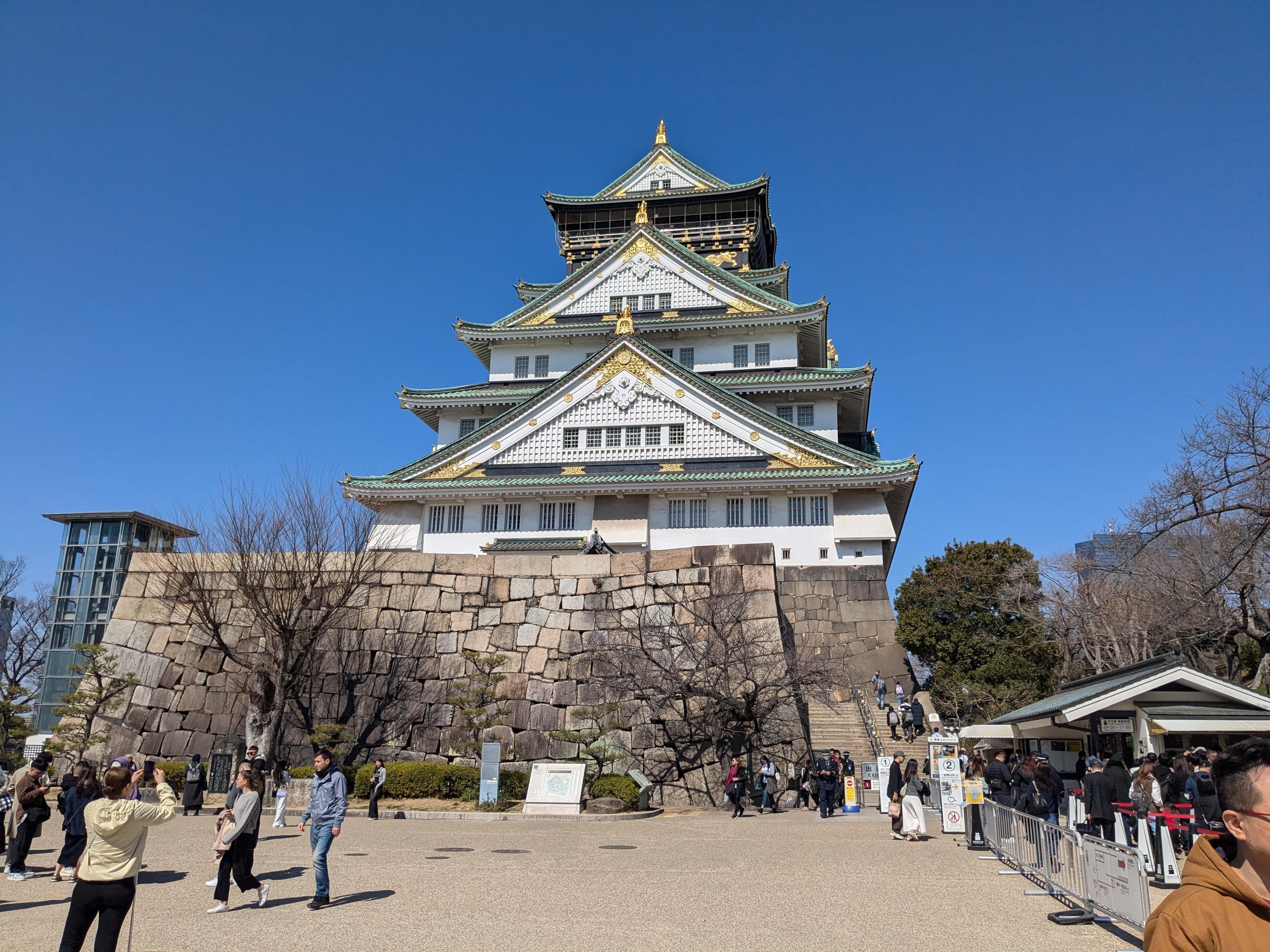 Osaka Castle Guided Tour with a Kansai Local Historian