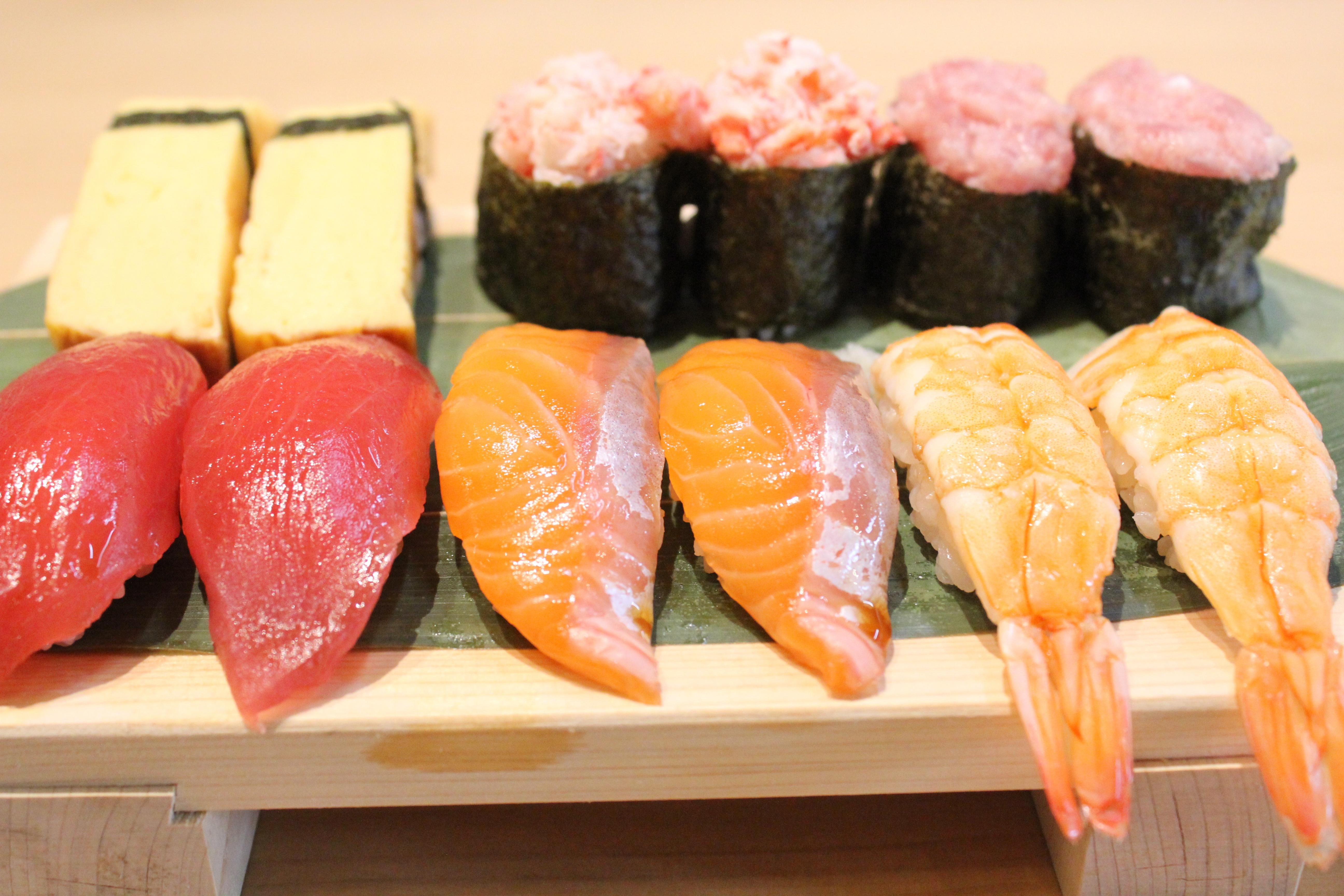 Osaka Dotonbori: Sushi Making Experience