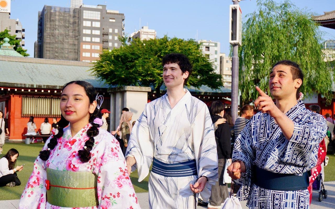 Asakusa Kimono Rental – Full-Day Traditional Dress Experience