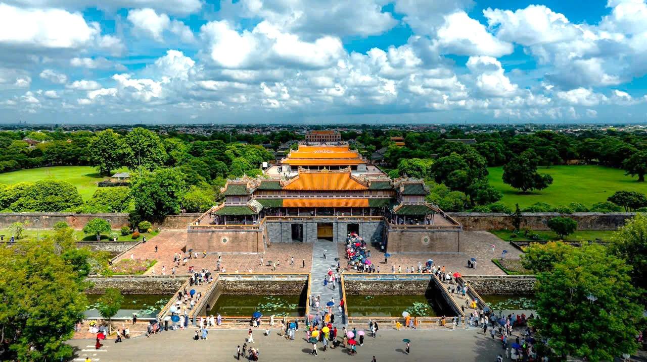 Private Guided Walking Tour: Hue Imperial Citadel
