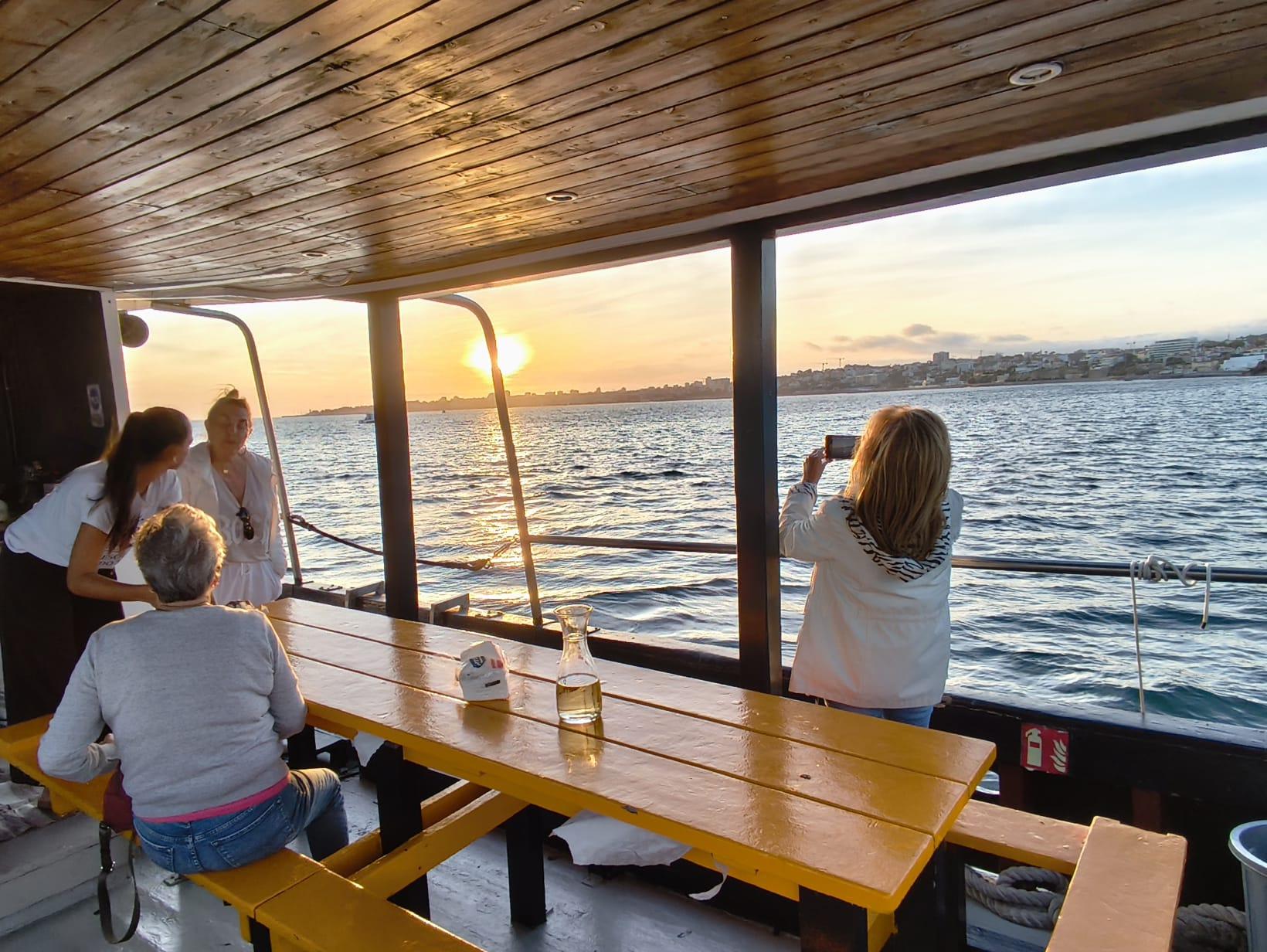 Cascais to Lisbon Sunset Sailing with Unlimited Drinks