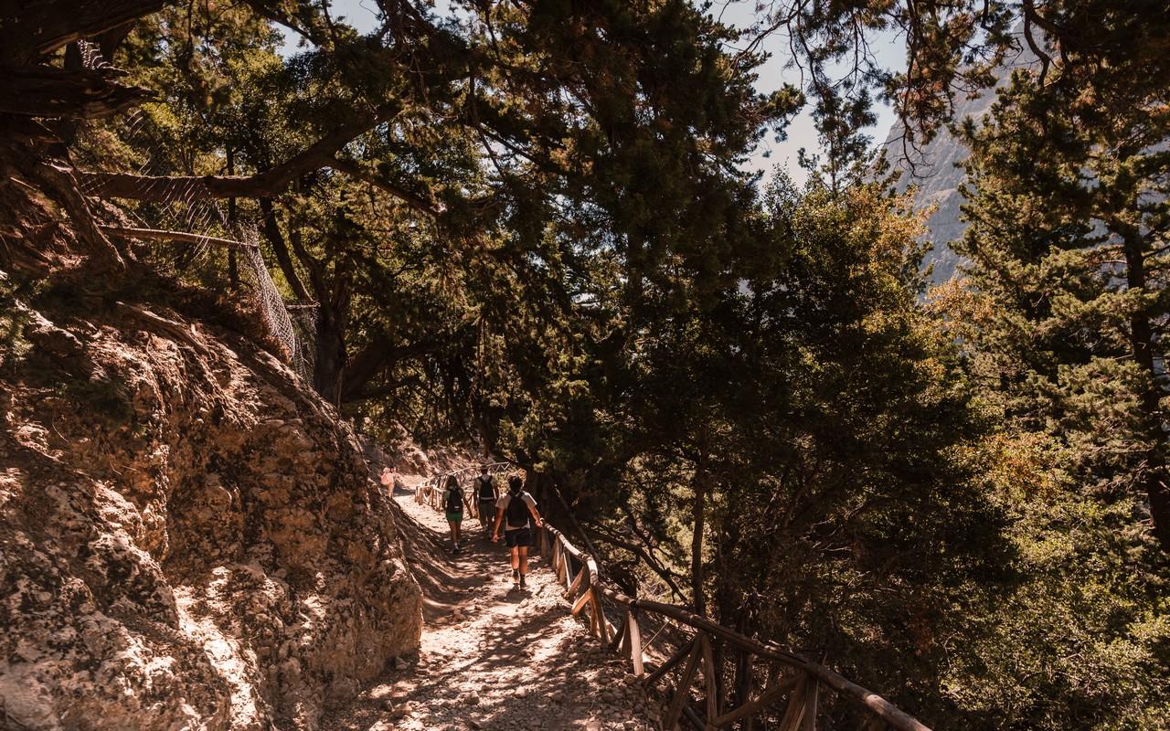 Samaria Gorge hike Crete — Xyloskalo descent, Iron Gates Sideroportes, kri-kri ibex, Agia Roumeli Libyan Sea — image 58