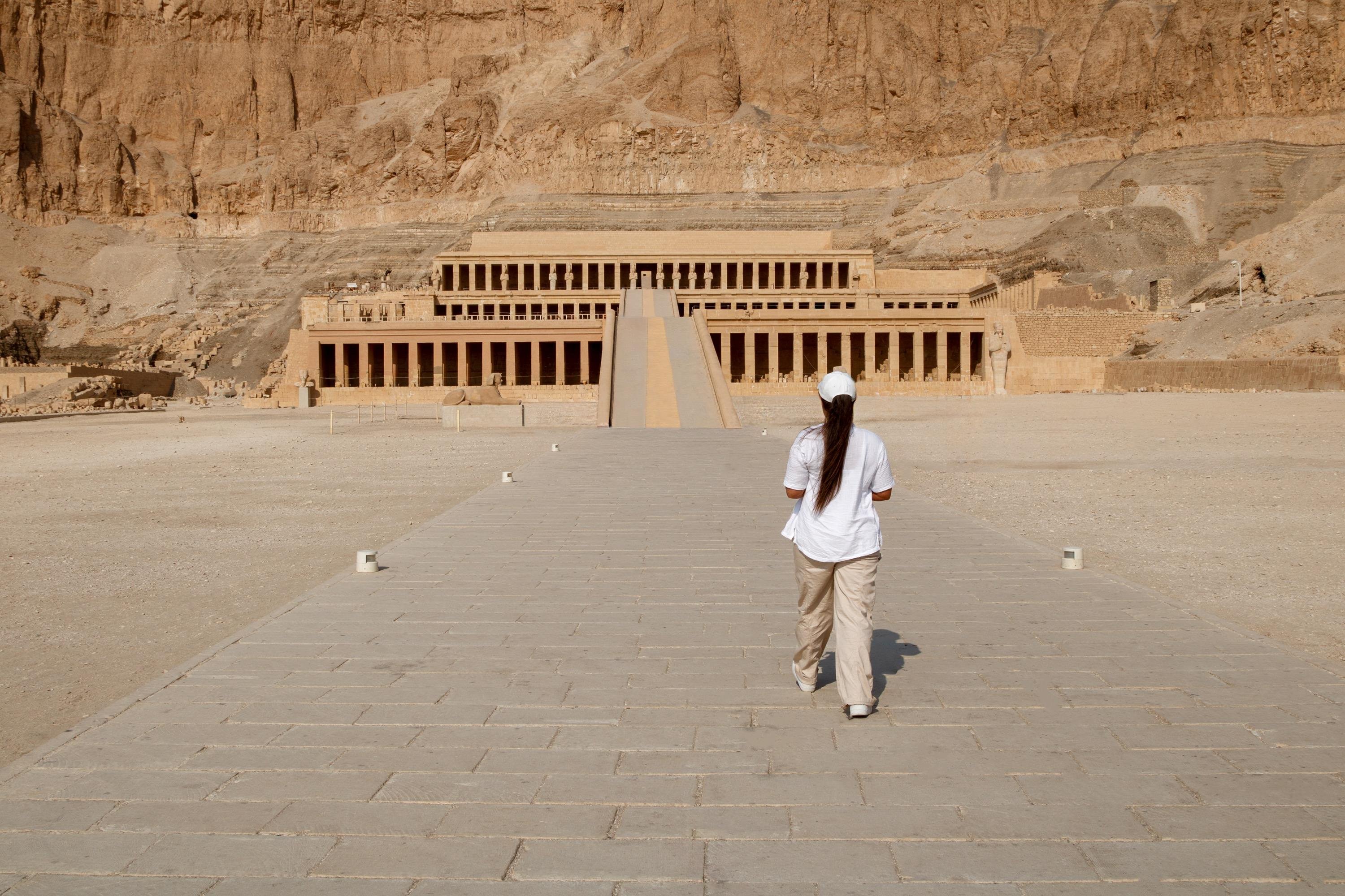 Hurghada to Luxor: Valley of Kings, Karnak Temple & Tutankhamun's Tomb