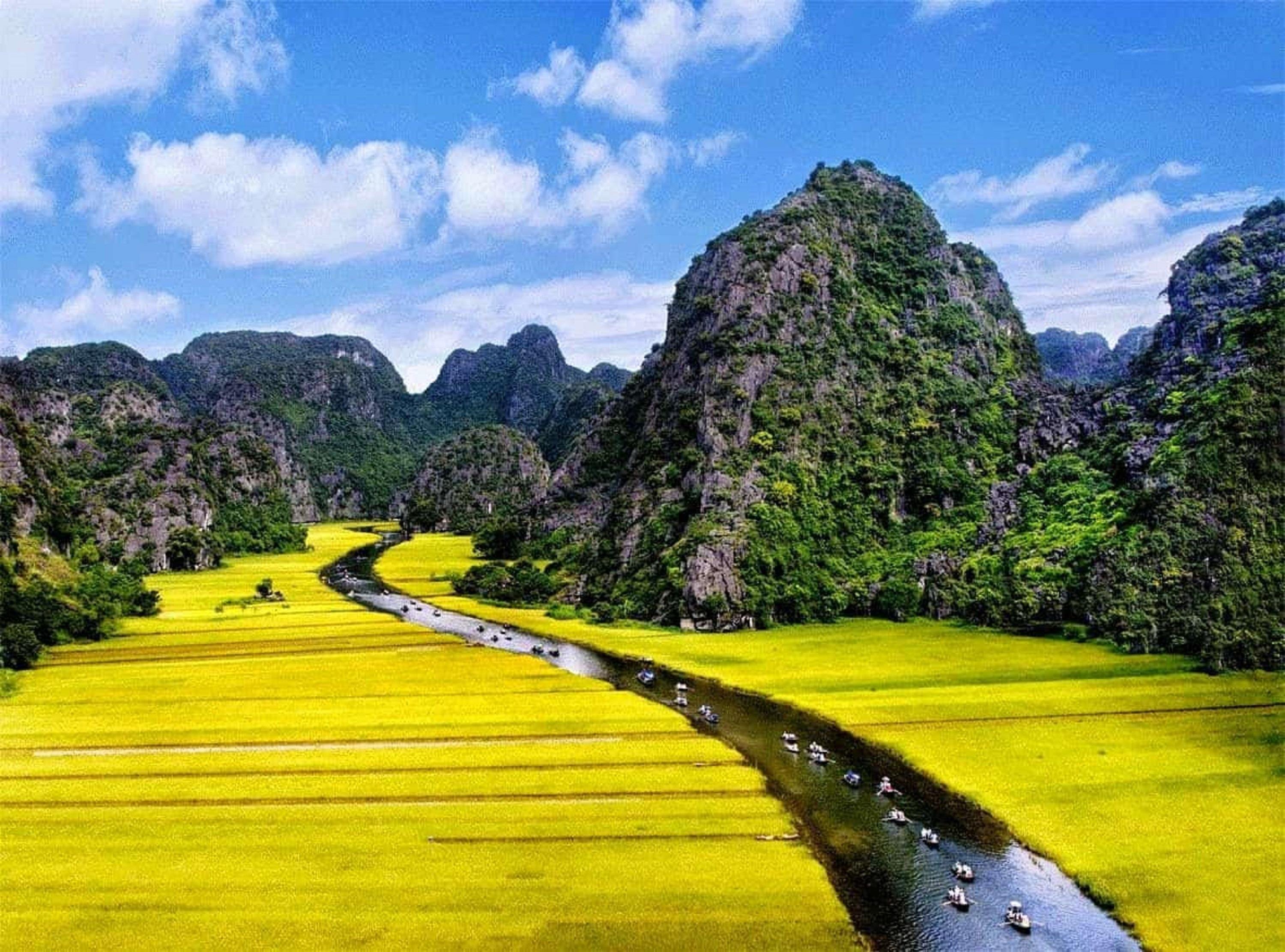 Ninh Binh Full-Day Tour: Hoa Lu, Bai Dinh, Trang An & Mua Cave