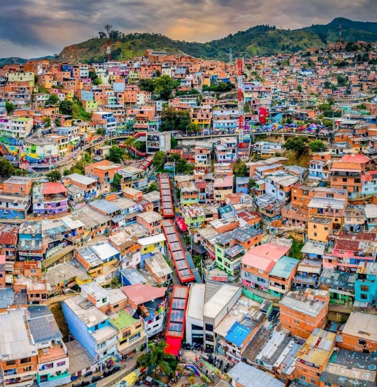 Private Medellín City Tour with Comuna 13 & Pueblito Paisa