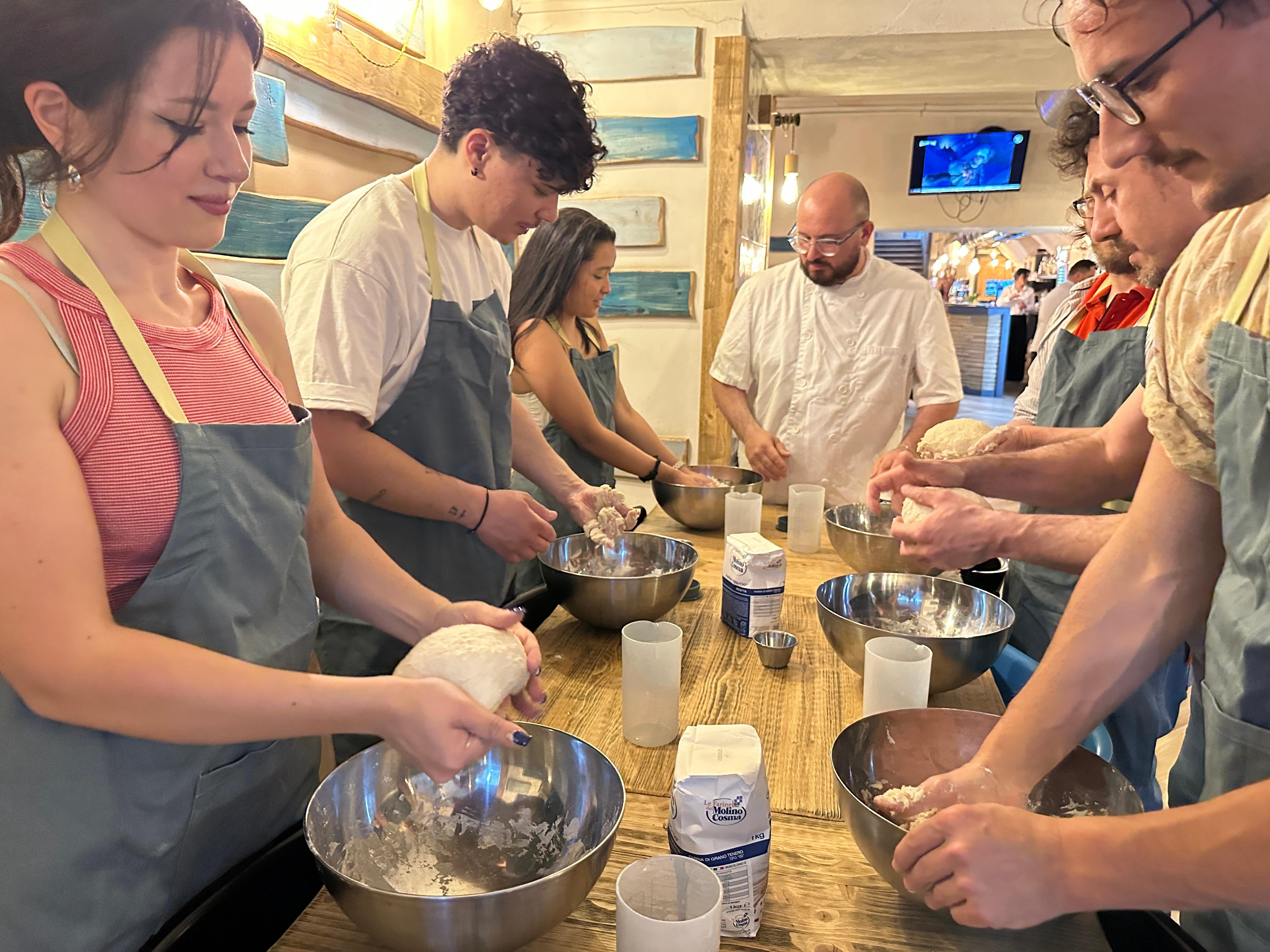 pizza making class in Naples — Naples: Pizza Making Class with Local Pizzaiolo
