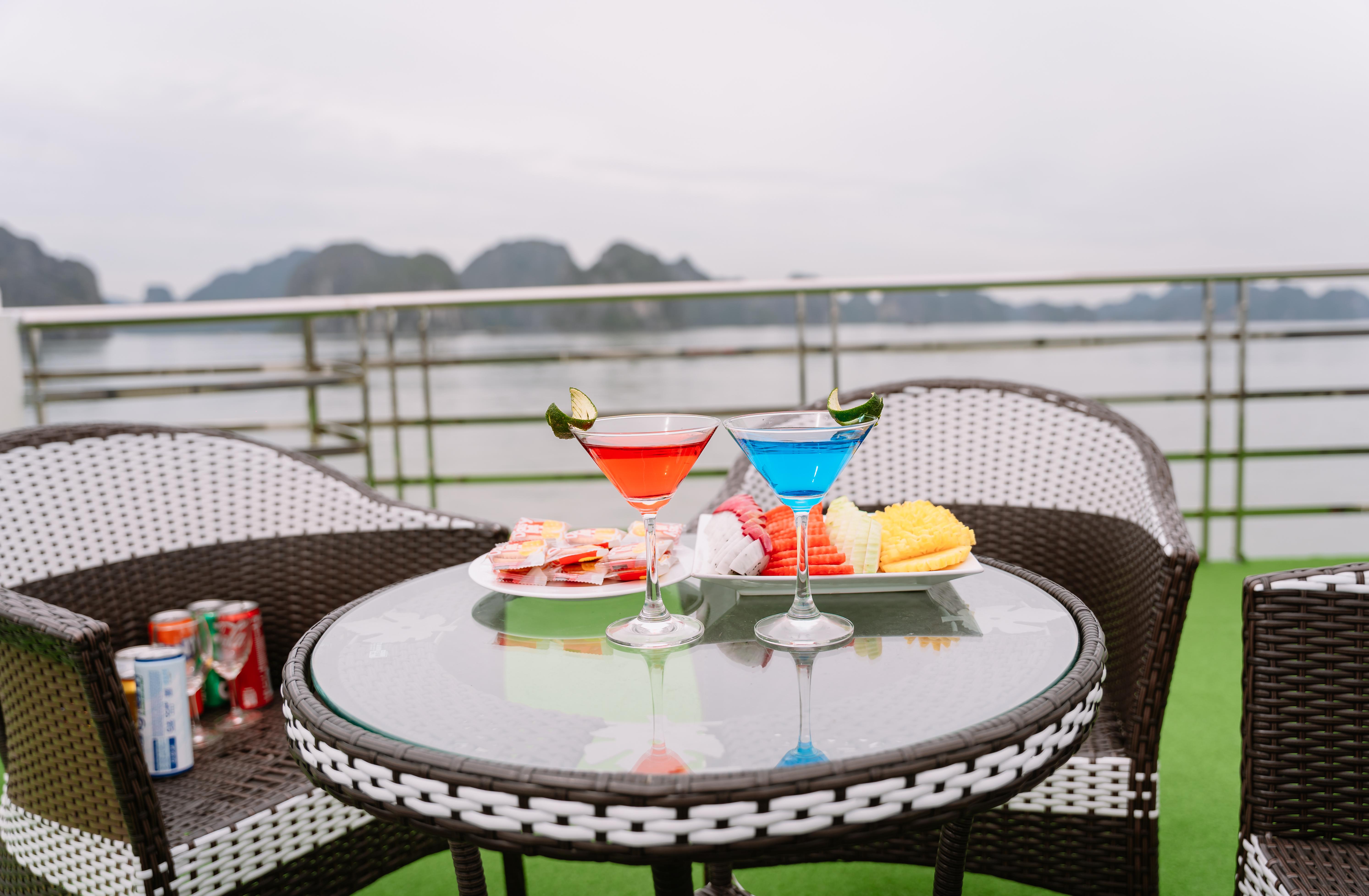 Ha Long Bay Full-Day Cruise: Caves, Kayaking & Scenic Views