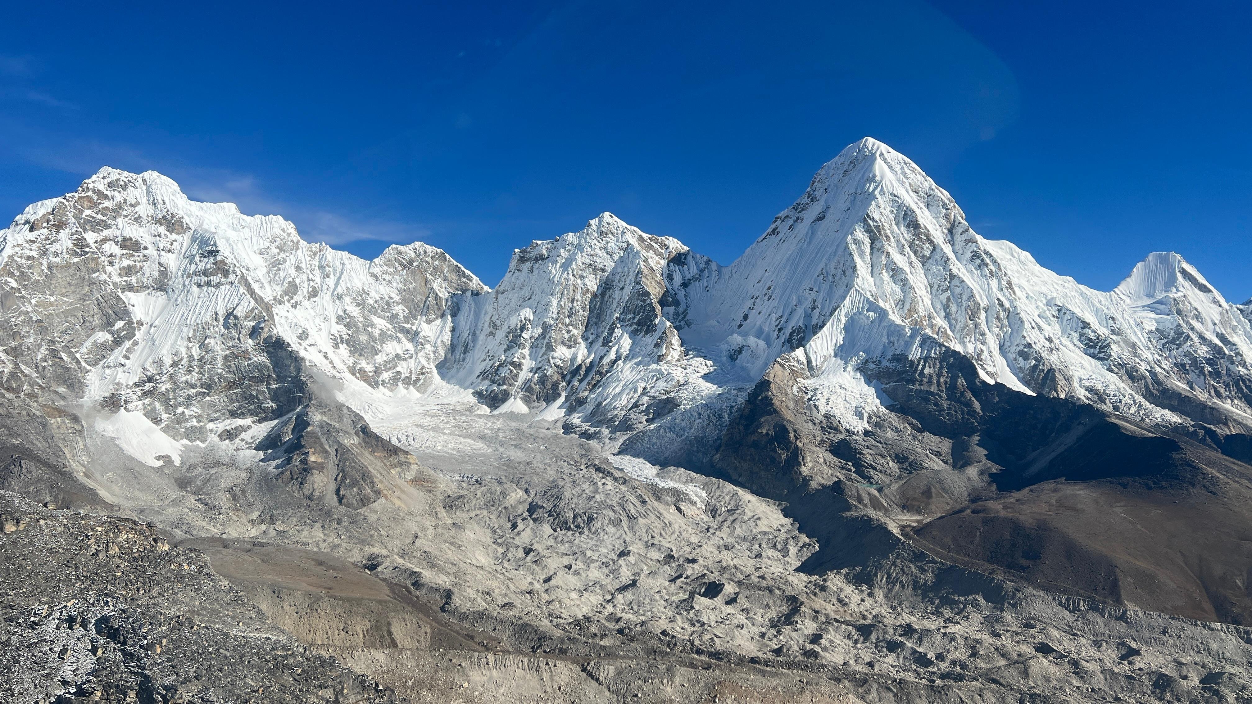 Kathmandu: Everest Helicopter Tour with Landing & Breakfast