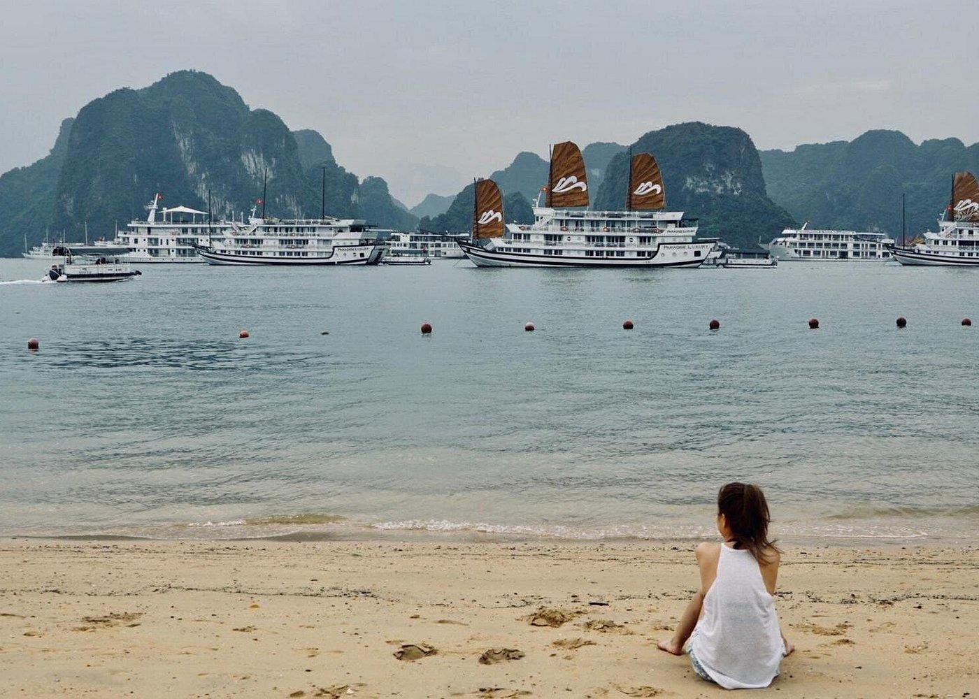 Private Ha Long Bay Luxury Cruise & Cave Tour from Hanoi