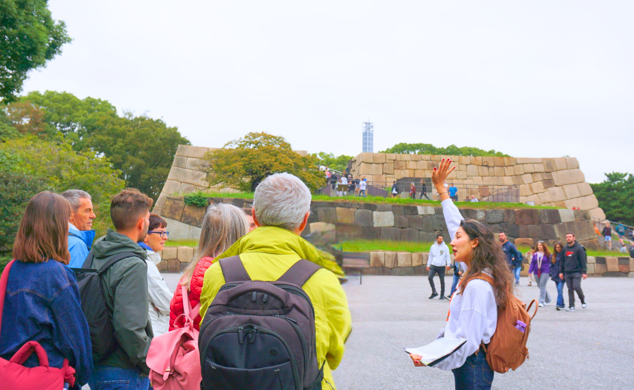 Tokyo Imperial Palace tour — Ōtemon Gate, Ninomaru Garden and castle moat — image 5