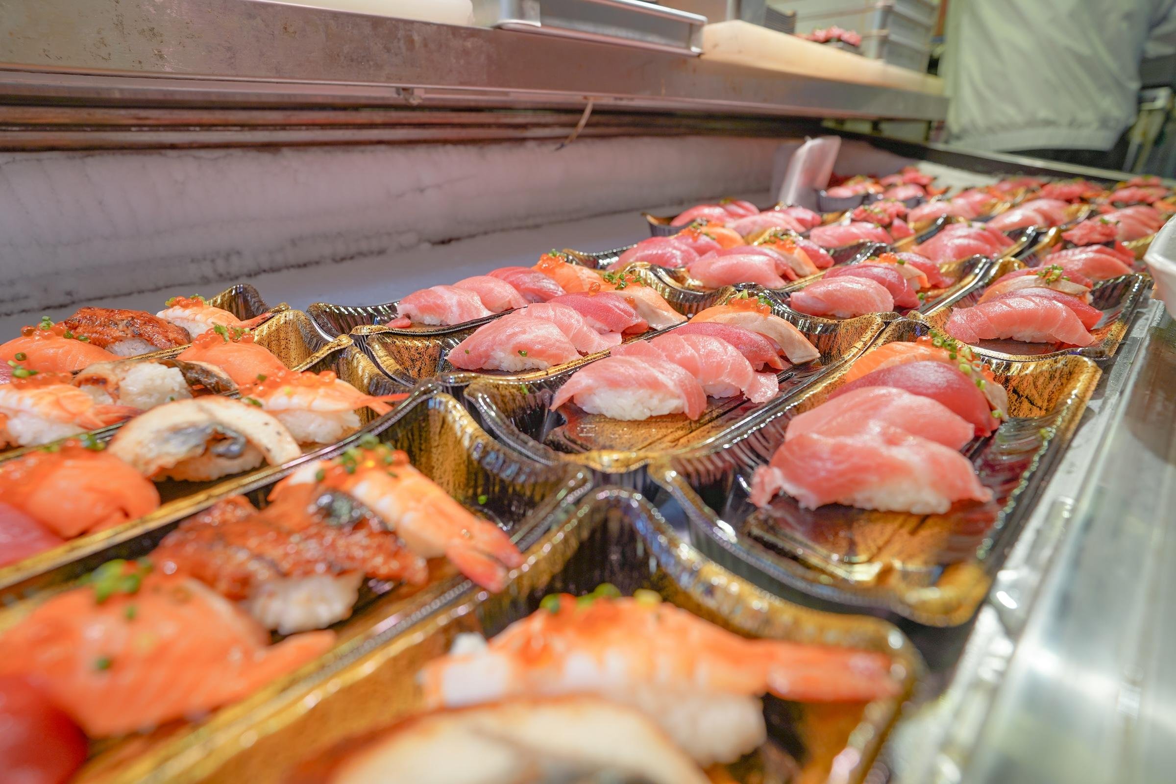 Tsukiji Fish Market: Behind the Scenes & 10 Seafood Tastings