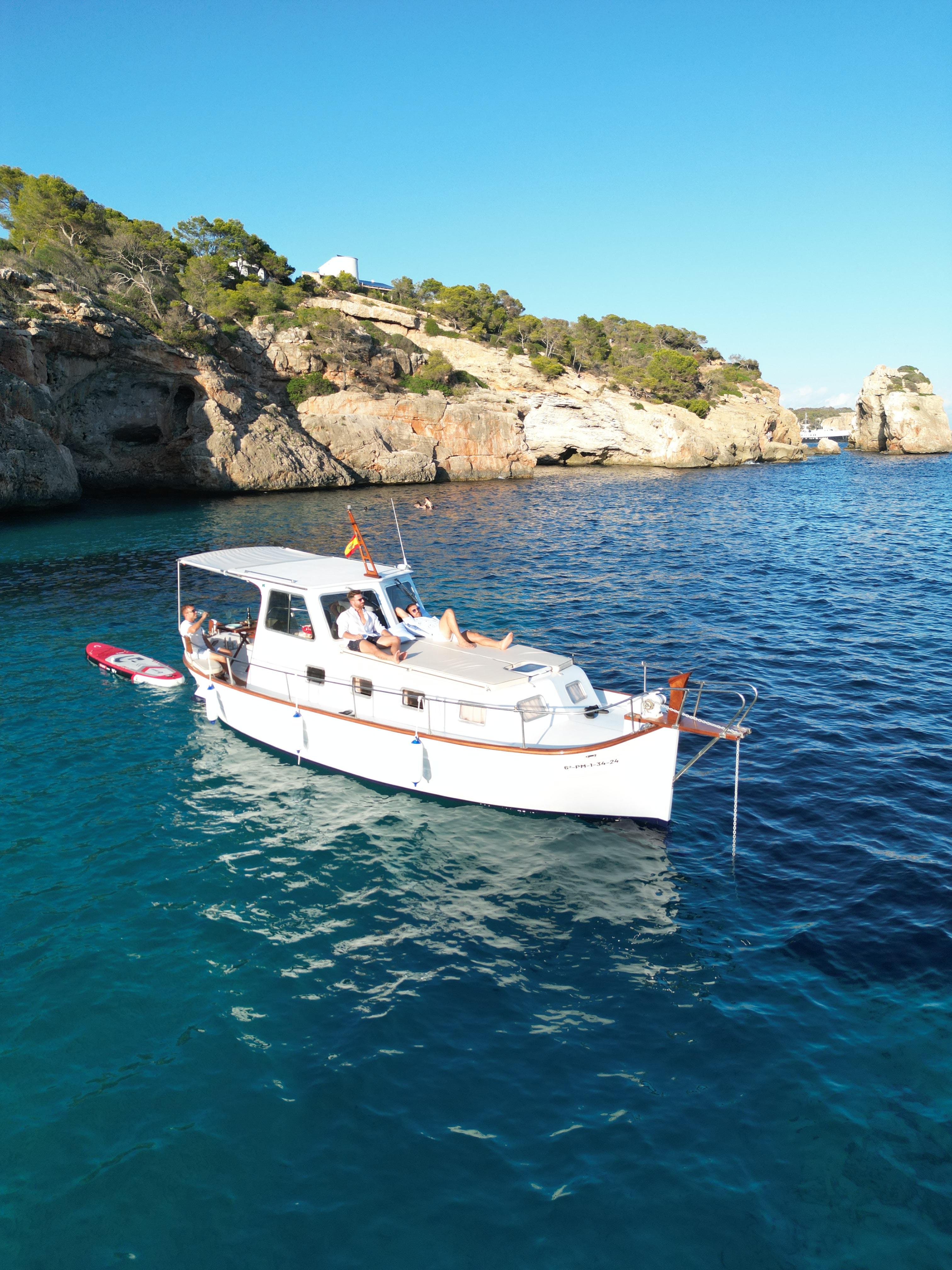 Private Boat Excursion to Caló des Moro