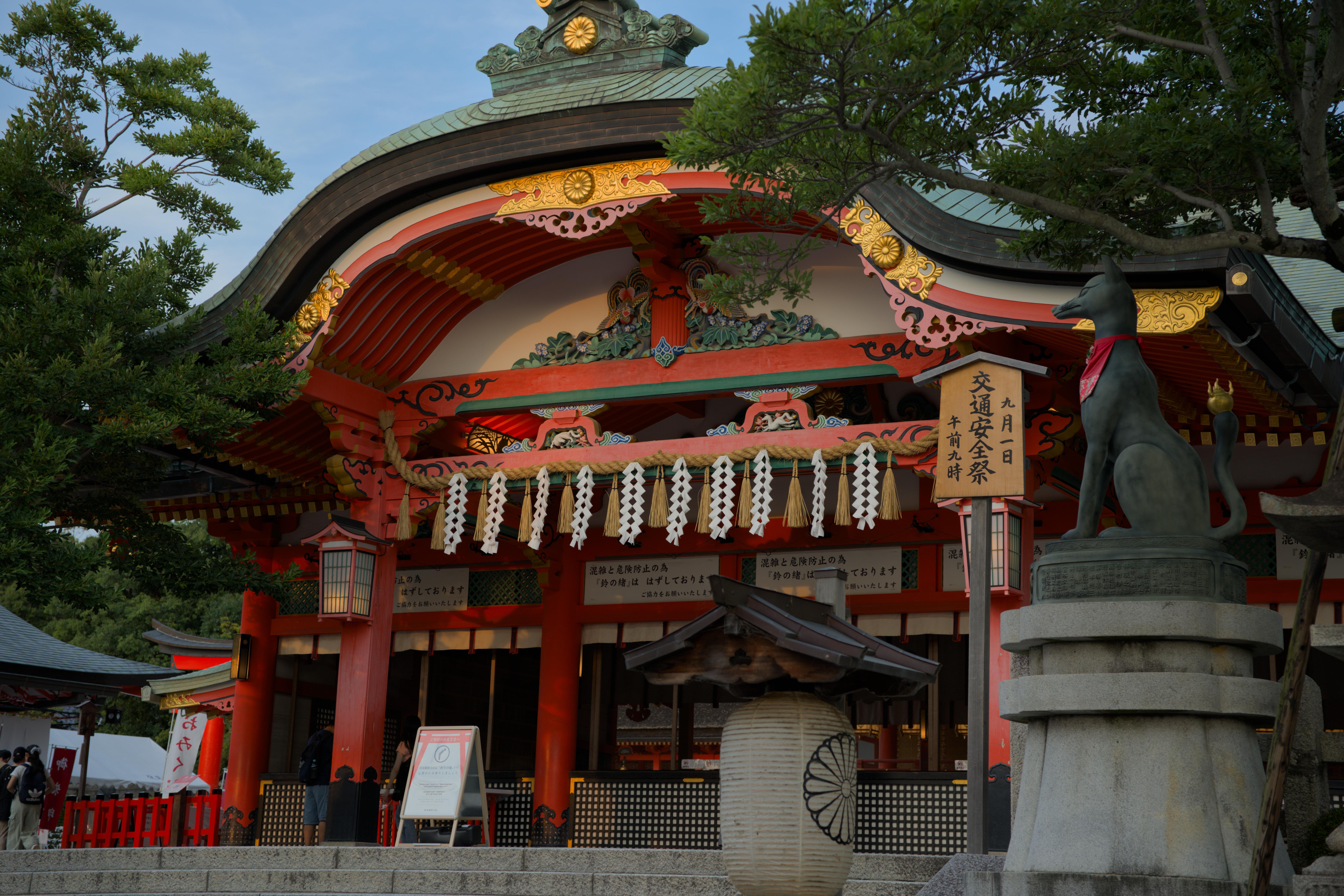 京都 伏見稲荷 夜のウォーキングツアー（ガイド付き）