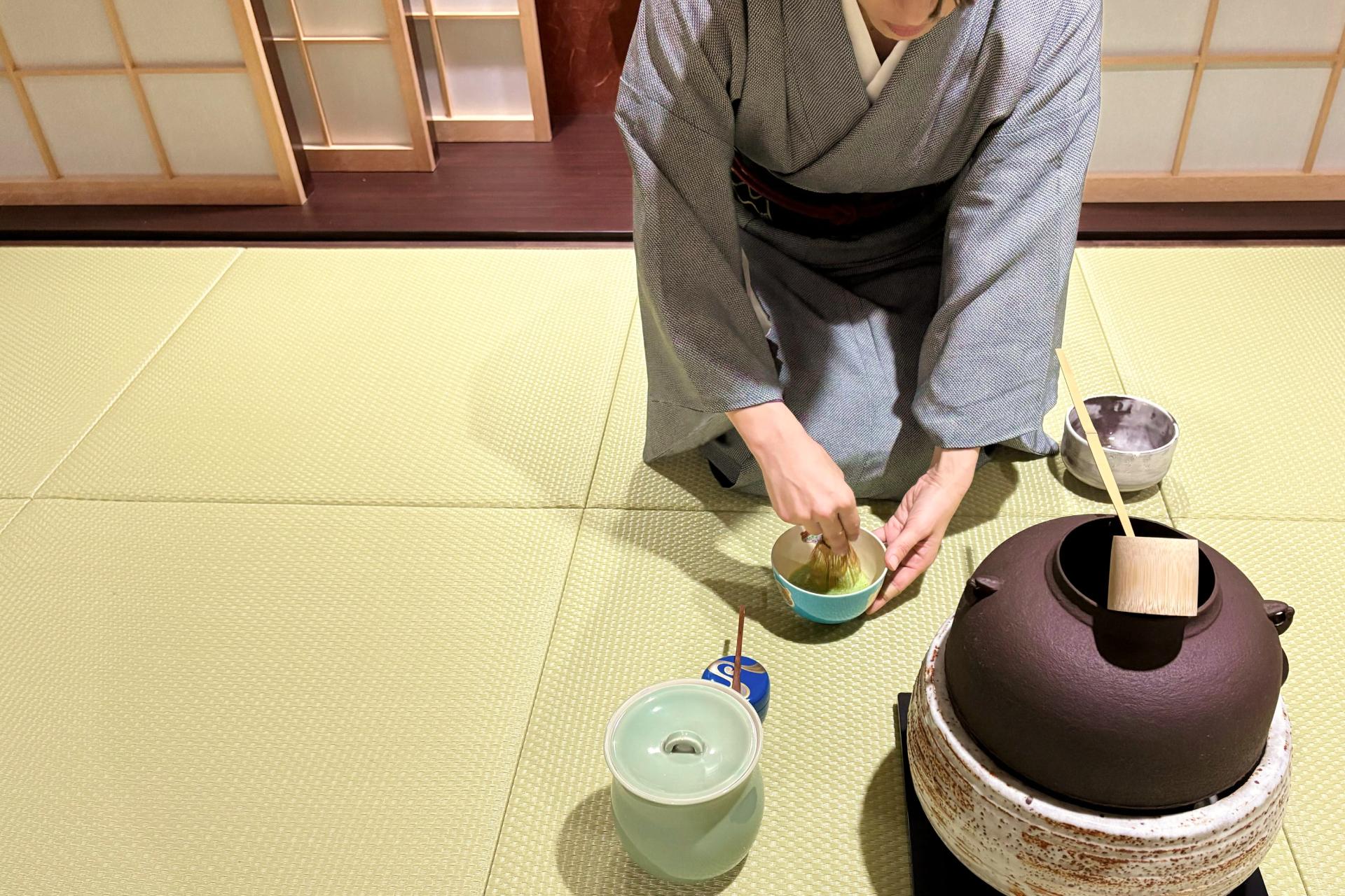 Traditionell teceremoni i Gion med matcha & lokala sötsaker