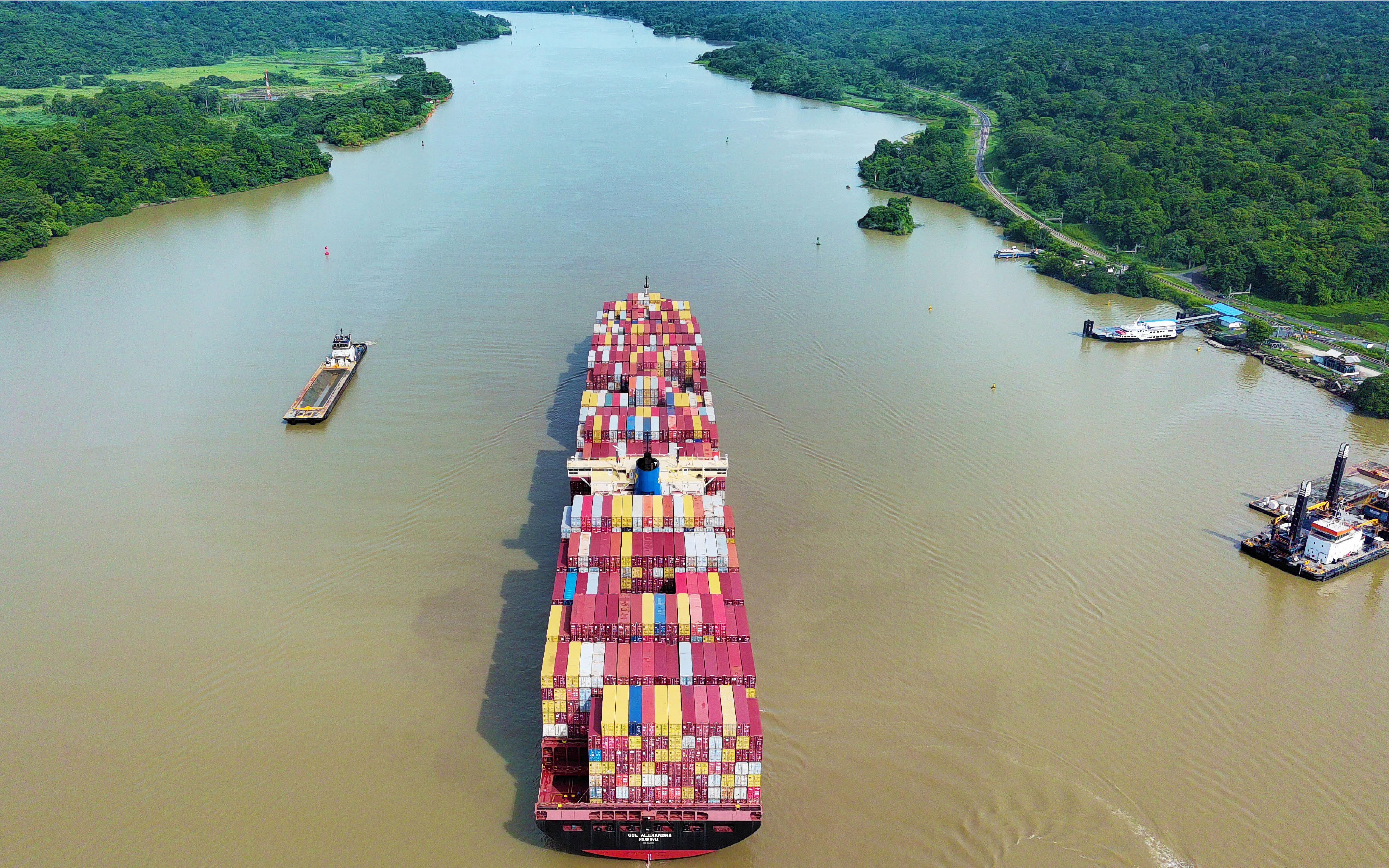 Panama Canal Wildlife Safari: Monkeys, Sloths & Rainforest