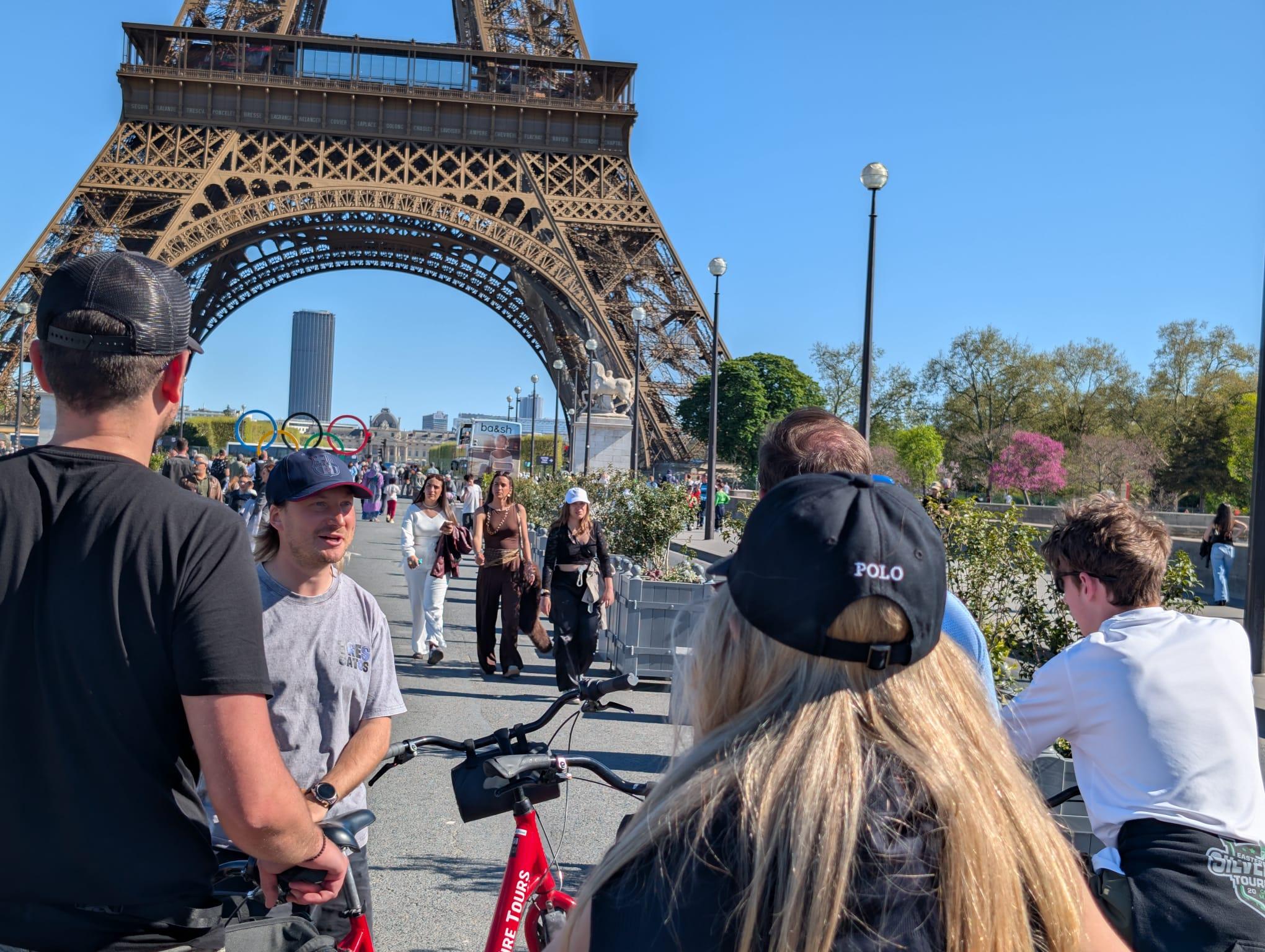 Paris Bike Tour: Top Landmarks & Local Stories