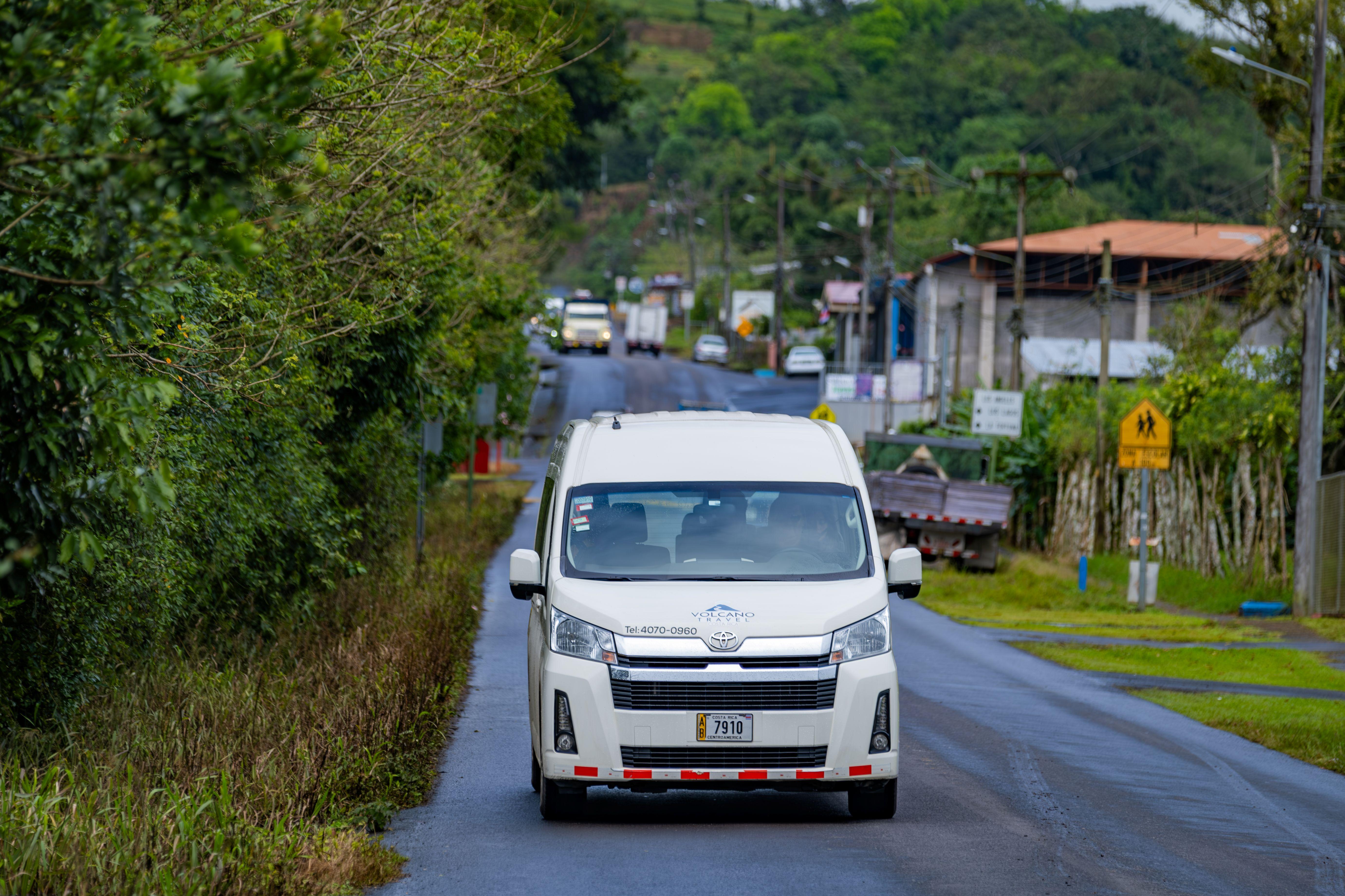 San José to La Fortuna: Shared Airport Shuttle by Volcano Travel