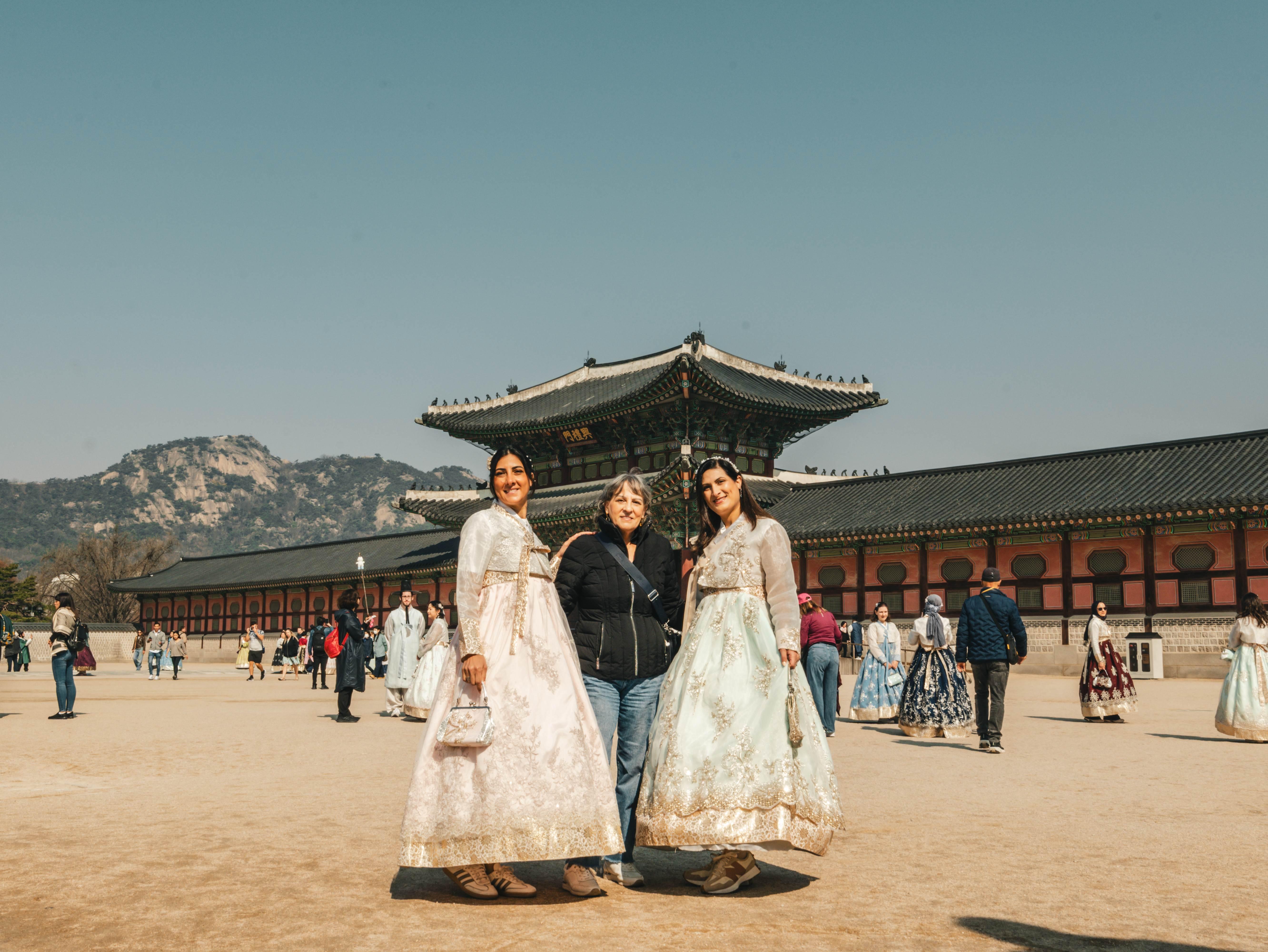 Seoul Half-Day Palace & Hanbok Highlights Tour
