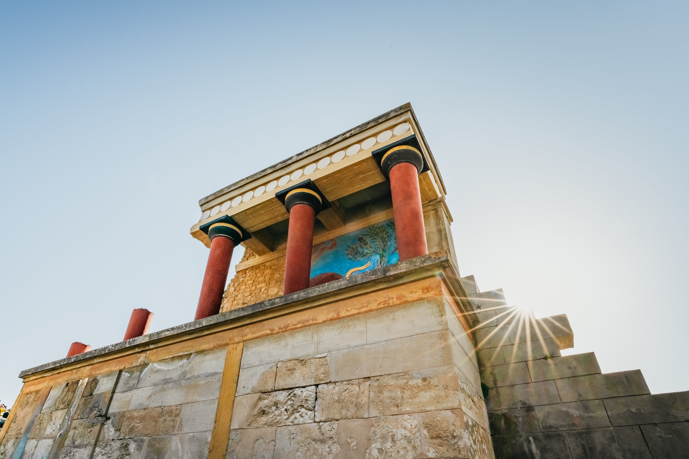 Knossos Palace guided tour Crete — Minoan throne room, grand staircase, bull-leaping frescoes, central court — image 19