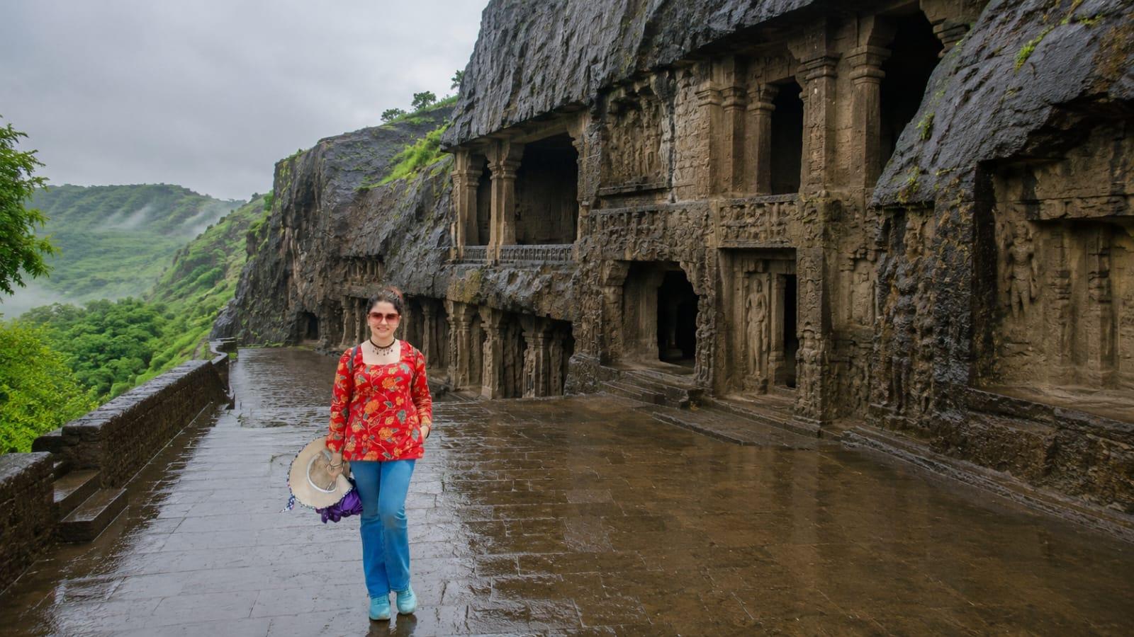 Ellora Caves Guided Tour with City Pickup