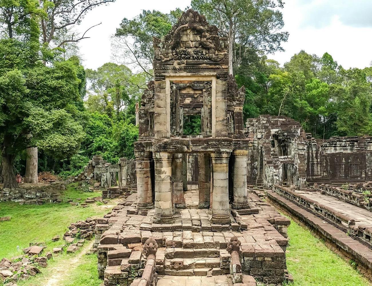 Siem Reap: Grand Circuit Temple Tour (Morning or Sunset)