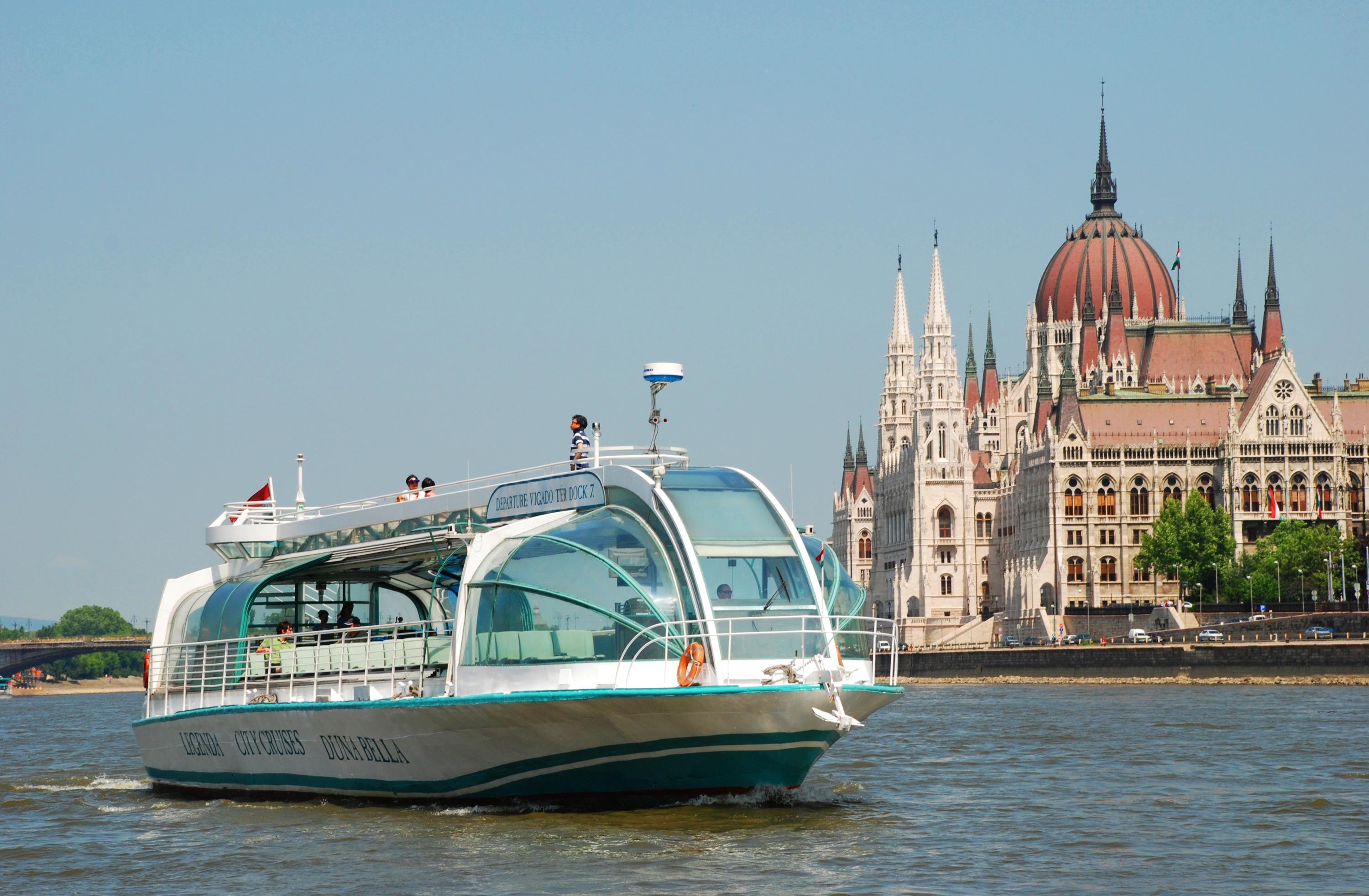 Panoramic Danube River Cruise with Complimentary Drinks