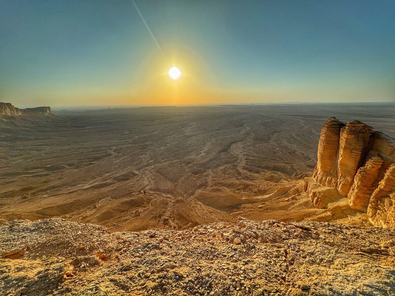 Riyadh: Edge of the World & Bat Cave Adventure