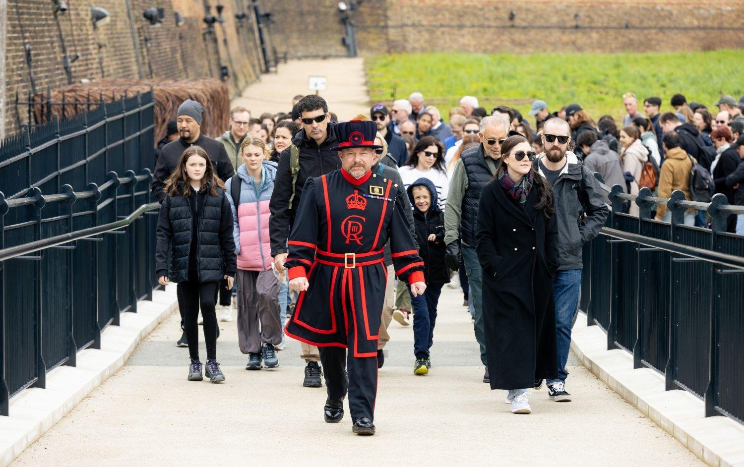 Tower of London tour with a Beefeater Yeoman Warder — image 3