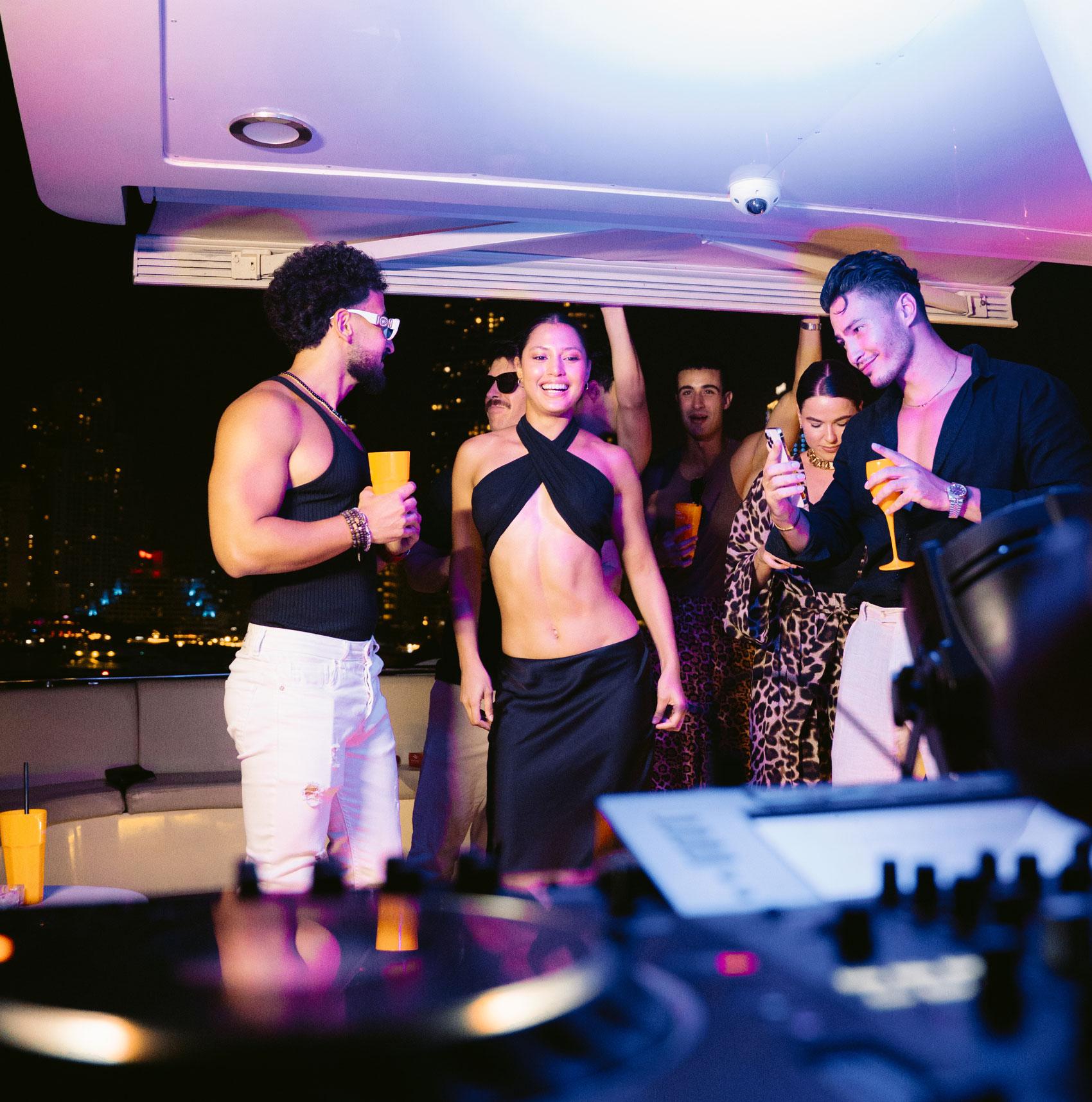Dubai Marina Luxury Yacht Party – BBQ, Open Bar & Live DJ
