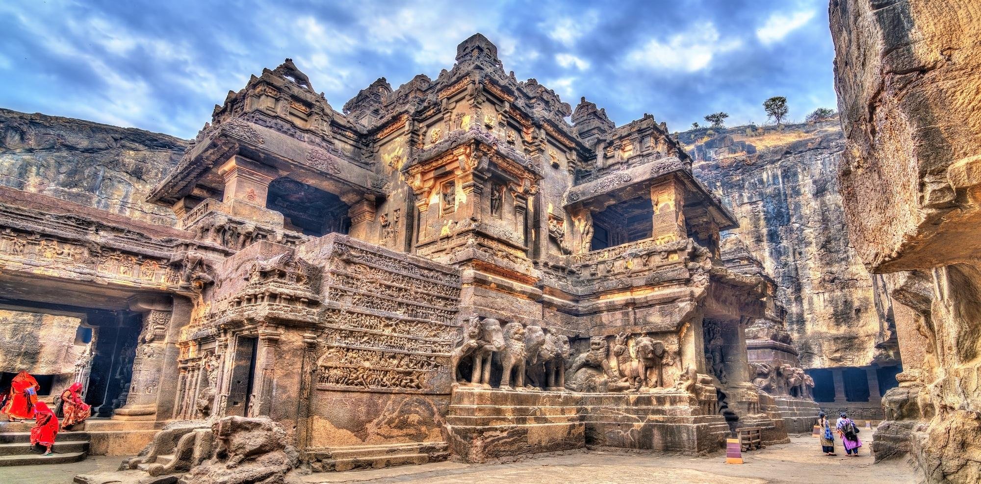 Mumbai: Private Ajanta and Ellora Caves Day Tour