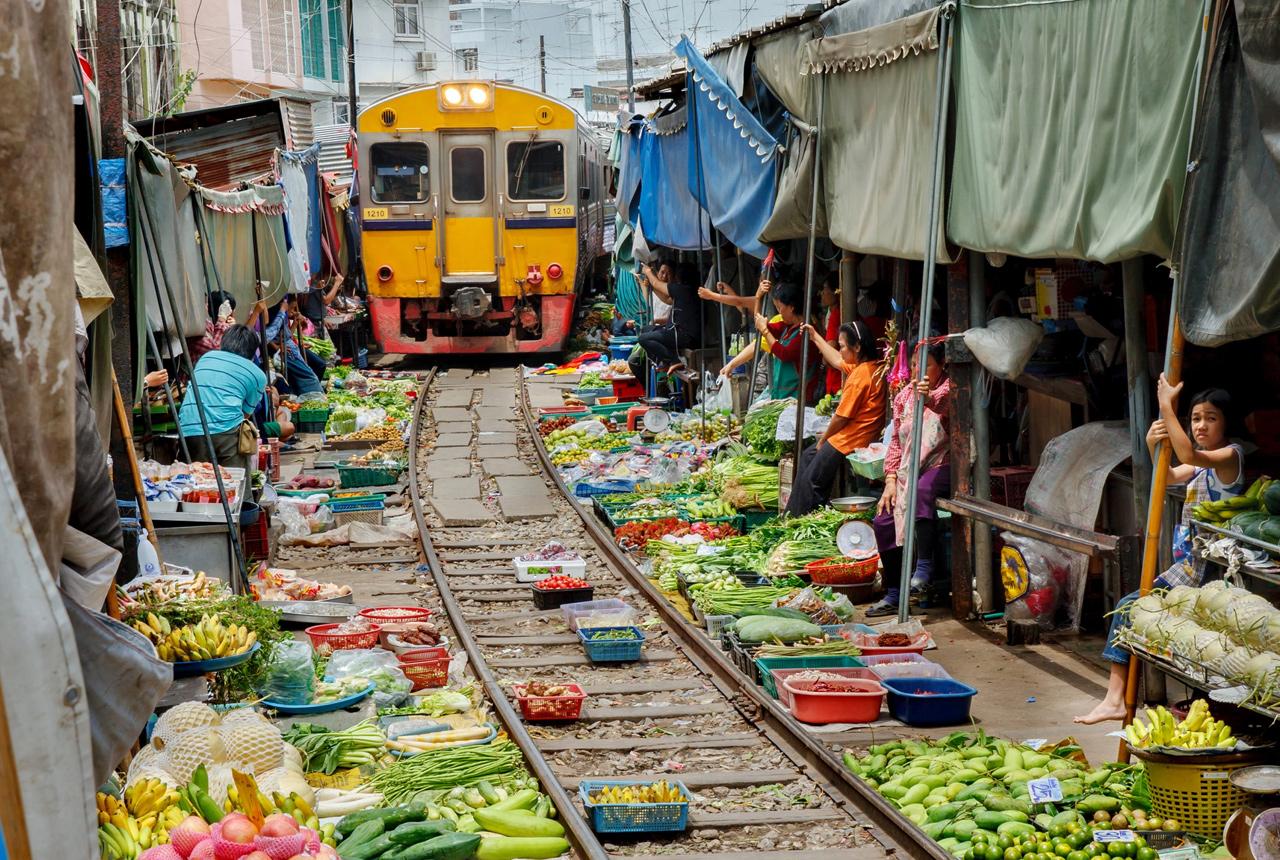 Private Firefly Cruise & Railway Market Evening Tour