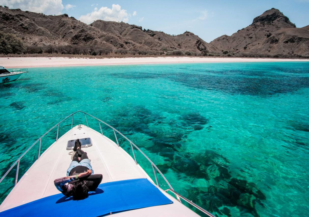 Komodo Island 3-Day Private Speedboat Adventure with Hotel