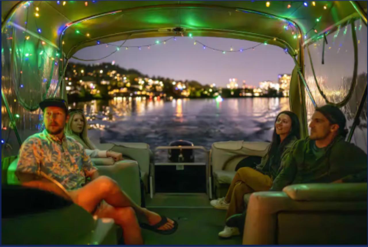 Private Willamette River Pontoon Cruise