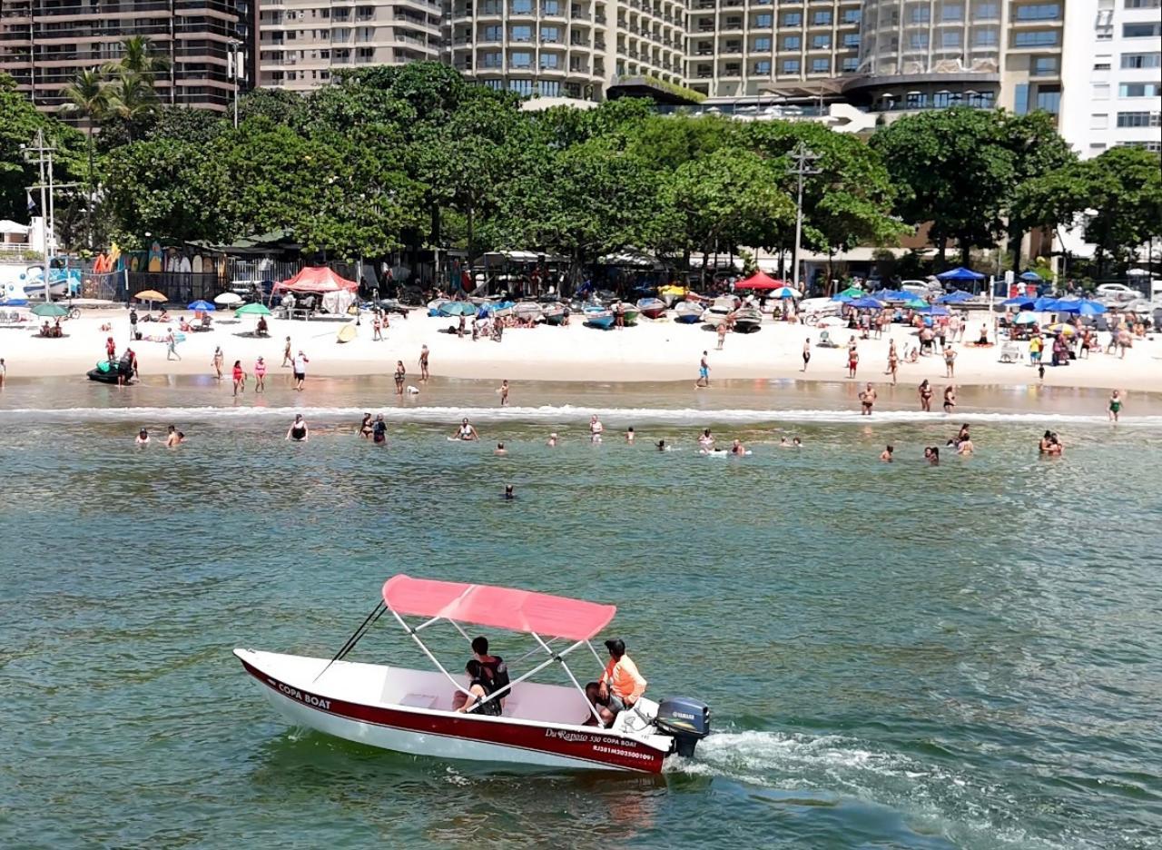 Copacabana Beach: Private Boat Cruise along Rio's Coastline
